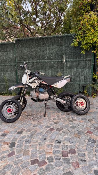 LOT DE 2 MOTOCROSS YCF 150, RXF 190