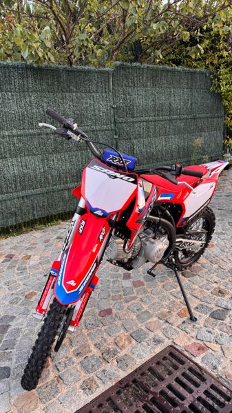 LOT DE 2 MOTOCROSS YCF 150, RXF 190