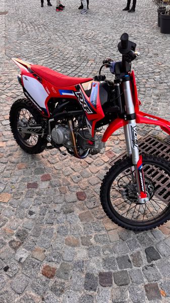 LOT DE 2 MOTOCROSS YCF 150, RXF 190