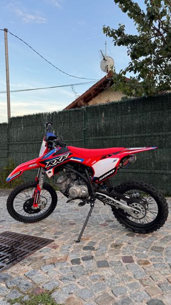 LOT DE 2 MOTOCROSS YCF 150, RXF 190
