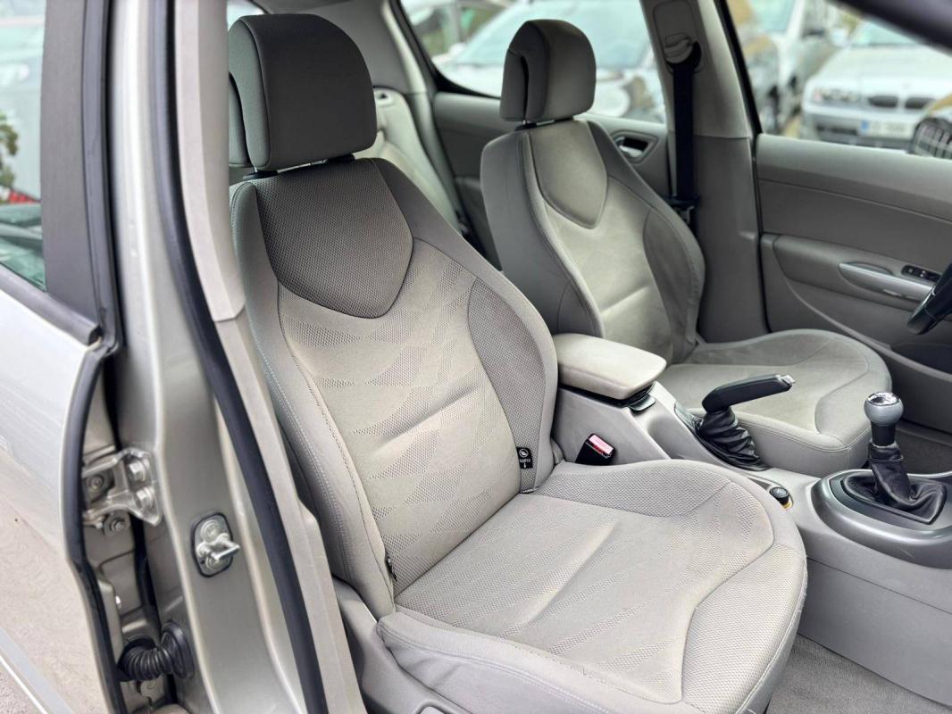 Peugeot 308 1.6 HDi90 Premium 5p