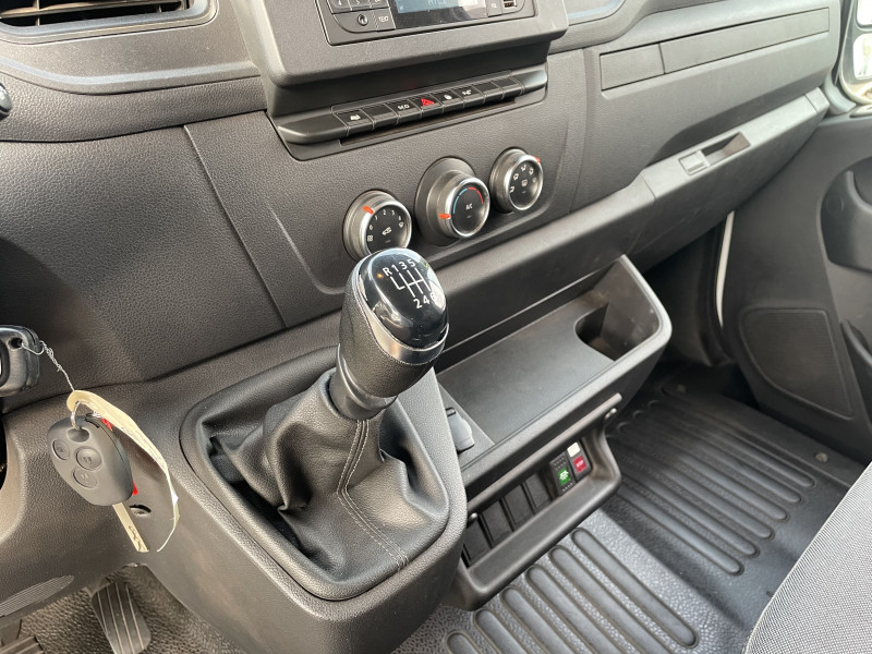 Renault MASTER III COMBI / PRIX HT 23 316,67 / F3500 L2H2 2.3 DCI 135CH 7CV