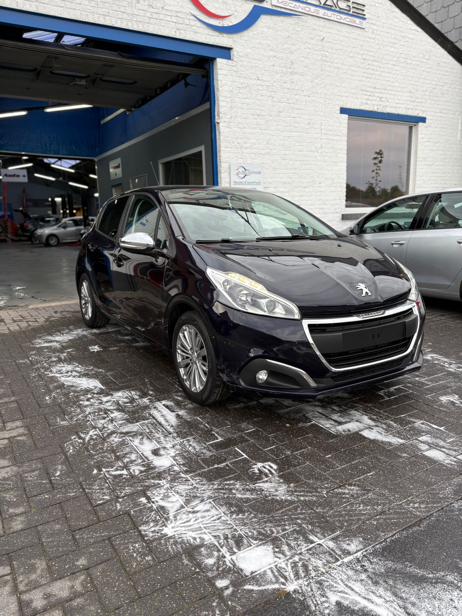 Peugeot 208 (2) 1.2 PURETECH 82 ALLURE 5P