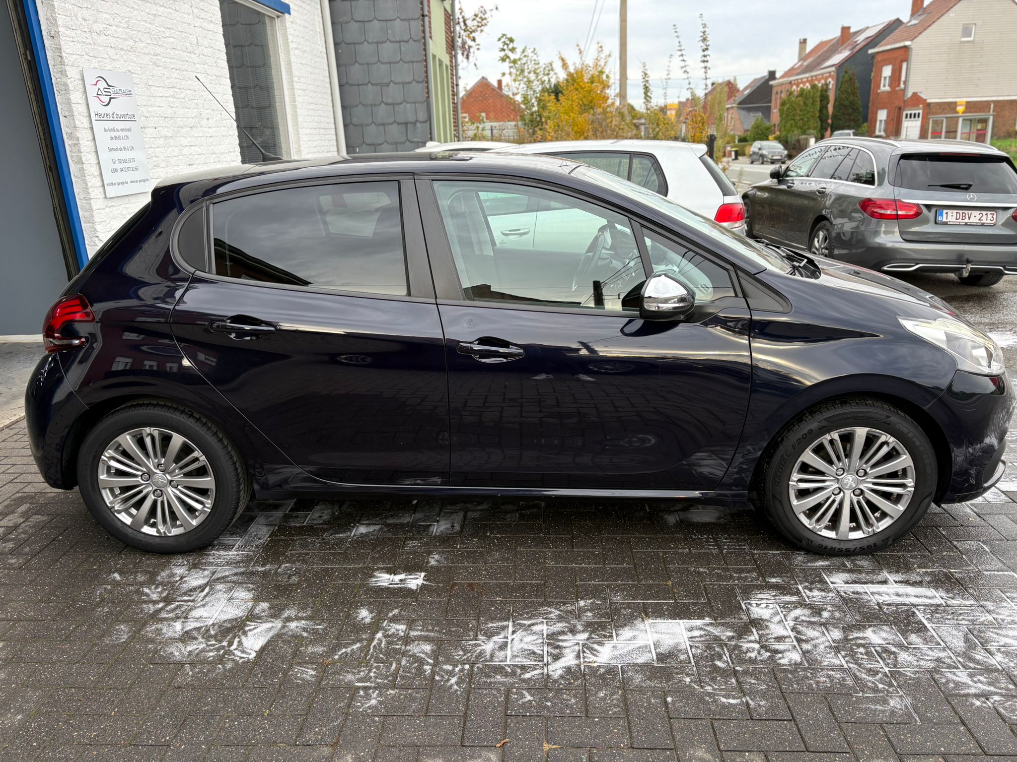 Peugeot 208 (2) 1.2 PURETECH 82 ALLURE 5P
