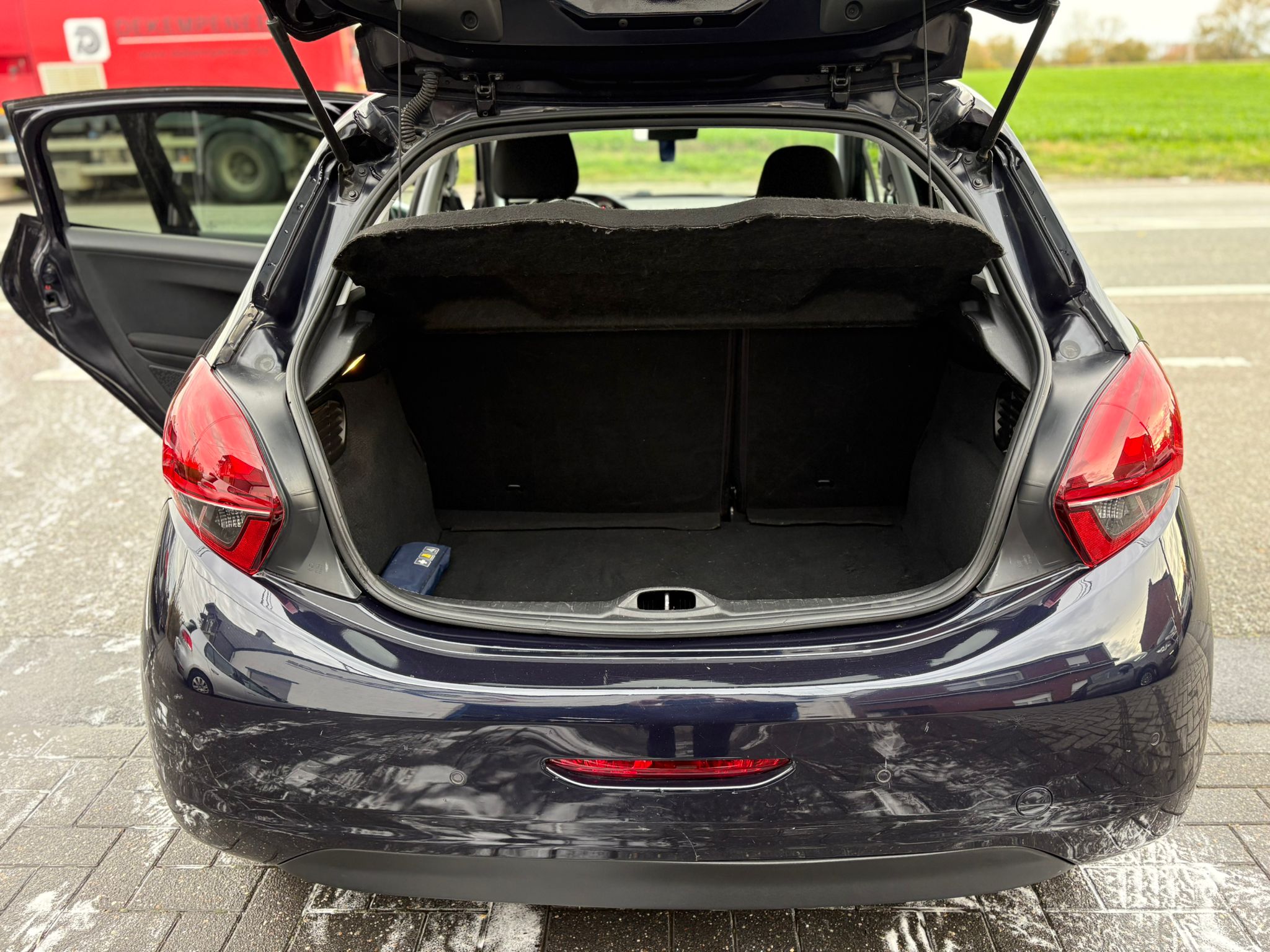 Peugeot 208 (2) 1.2 PURETECH 82 ALLURE 5P