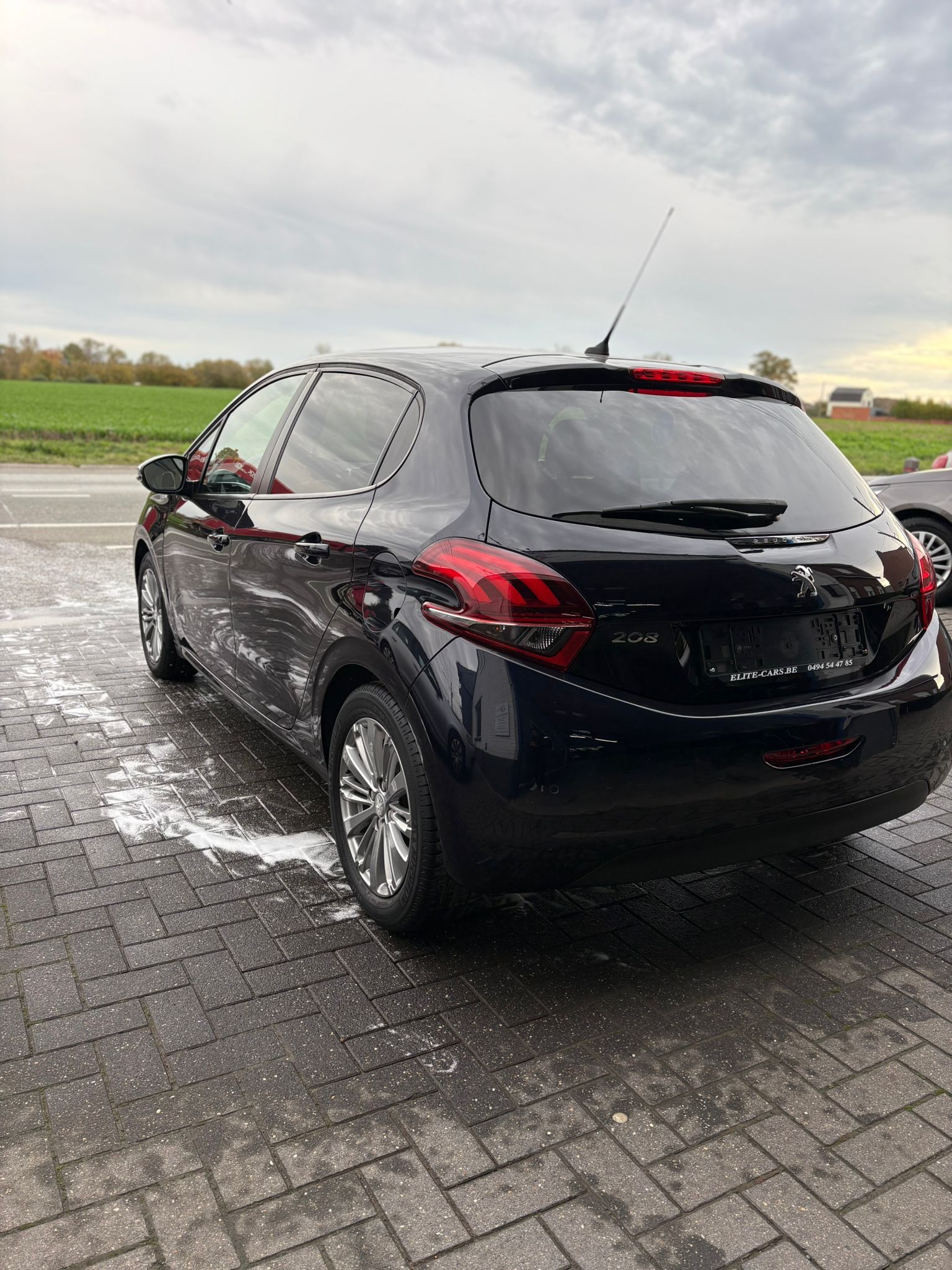 Peugeot 208 (2) 1.2 PURETECH 82 ALLURE 5P