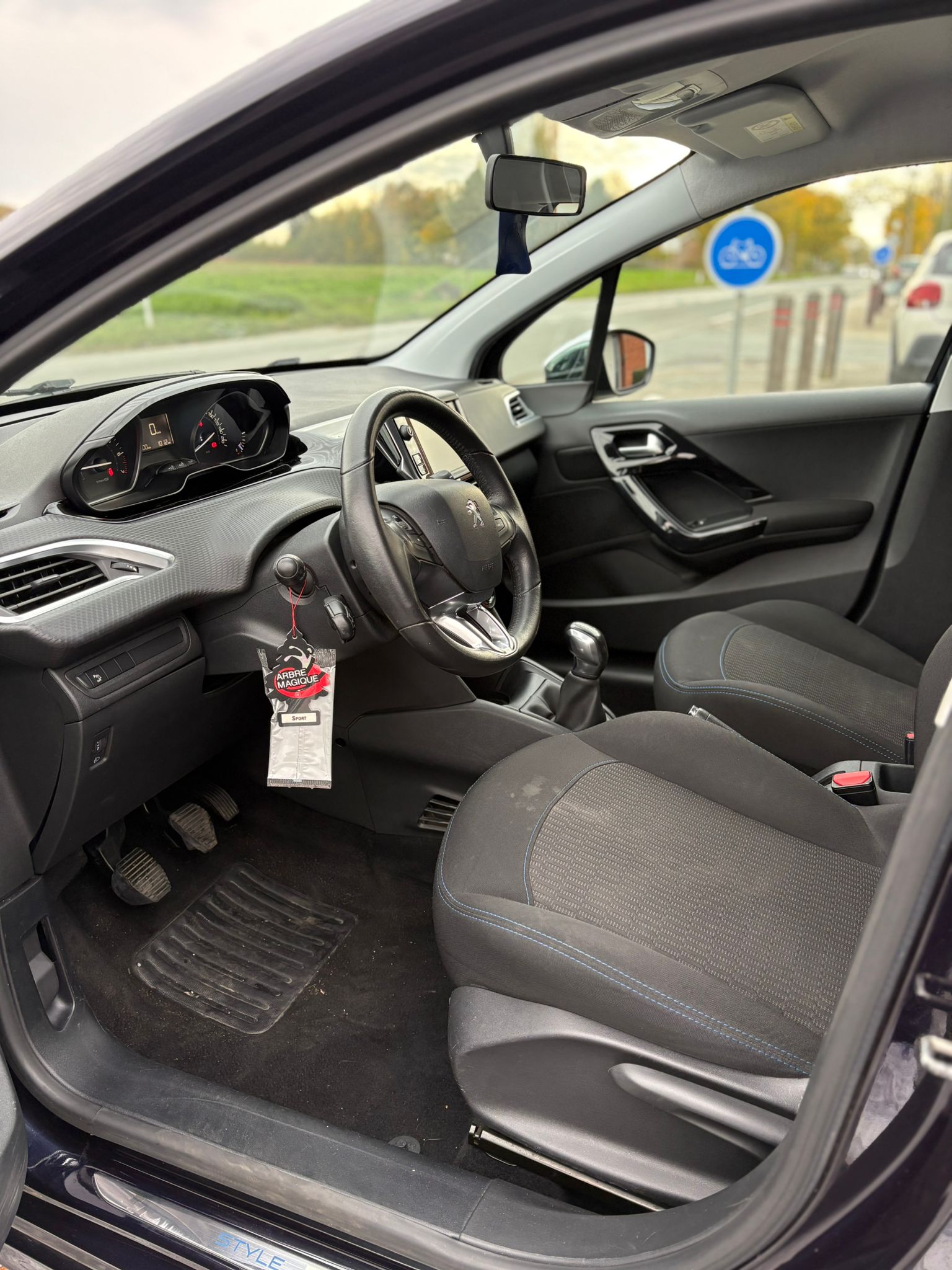 Peugeot 208 (2) 1.2 PURETECH 82 ALLURE 5P