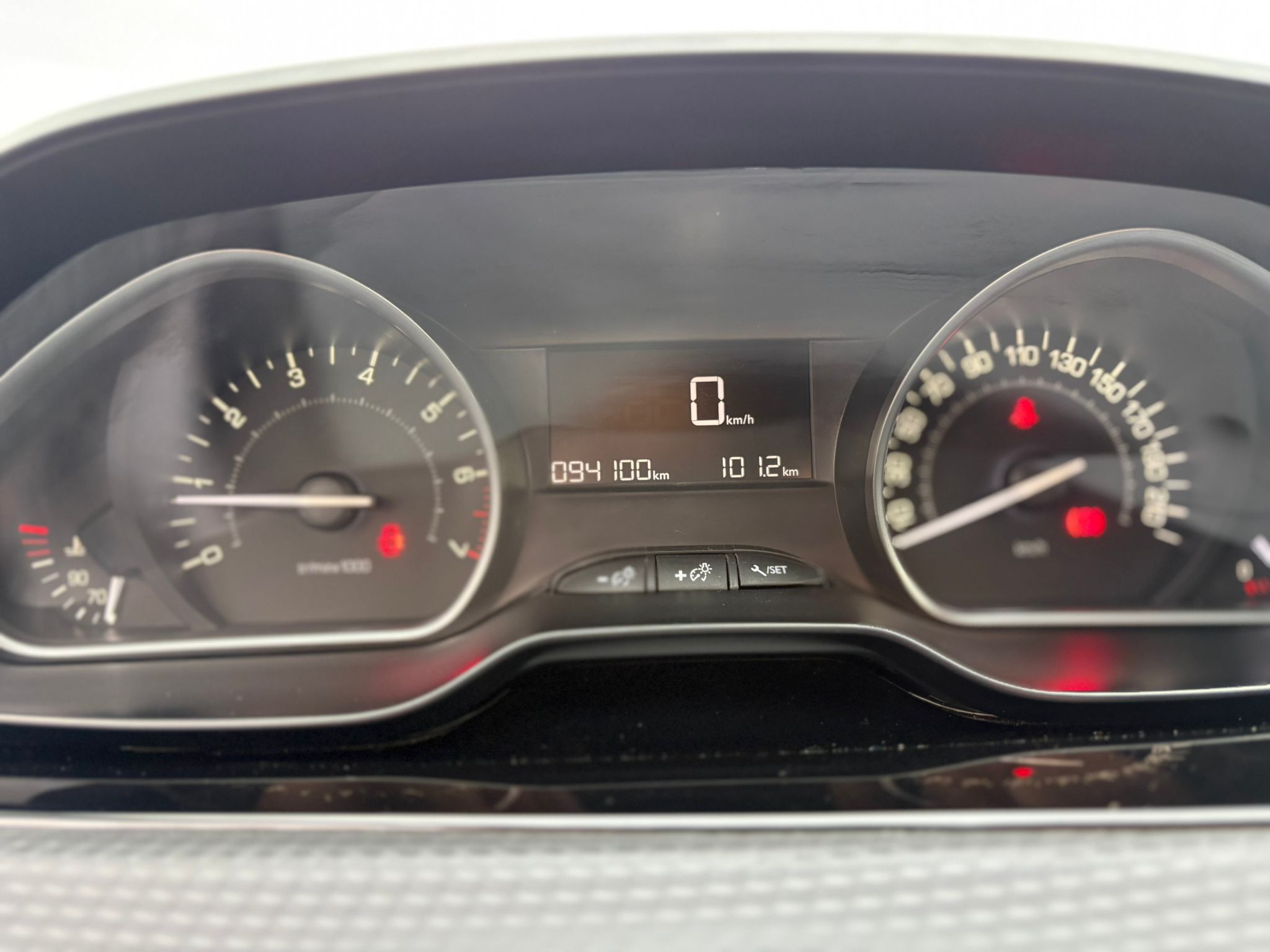 Peugeot 208 (2) 1.2 PURETECH 82 ALLURE 5P