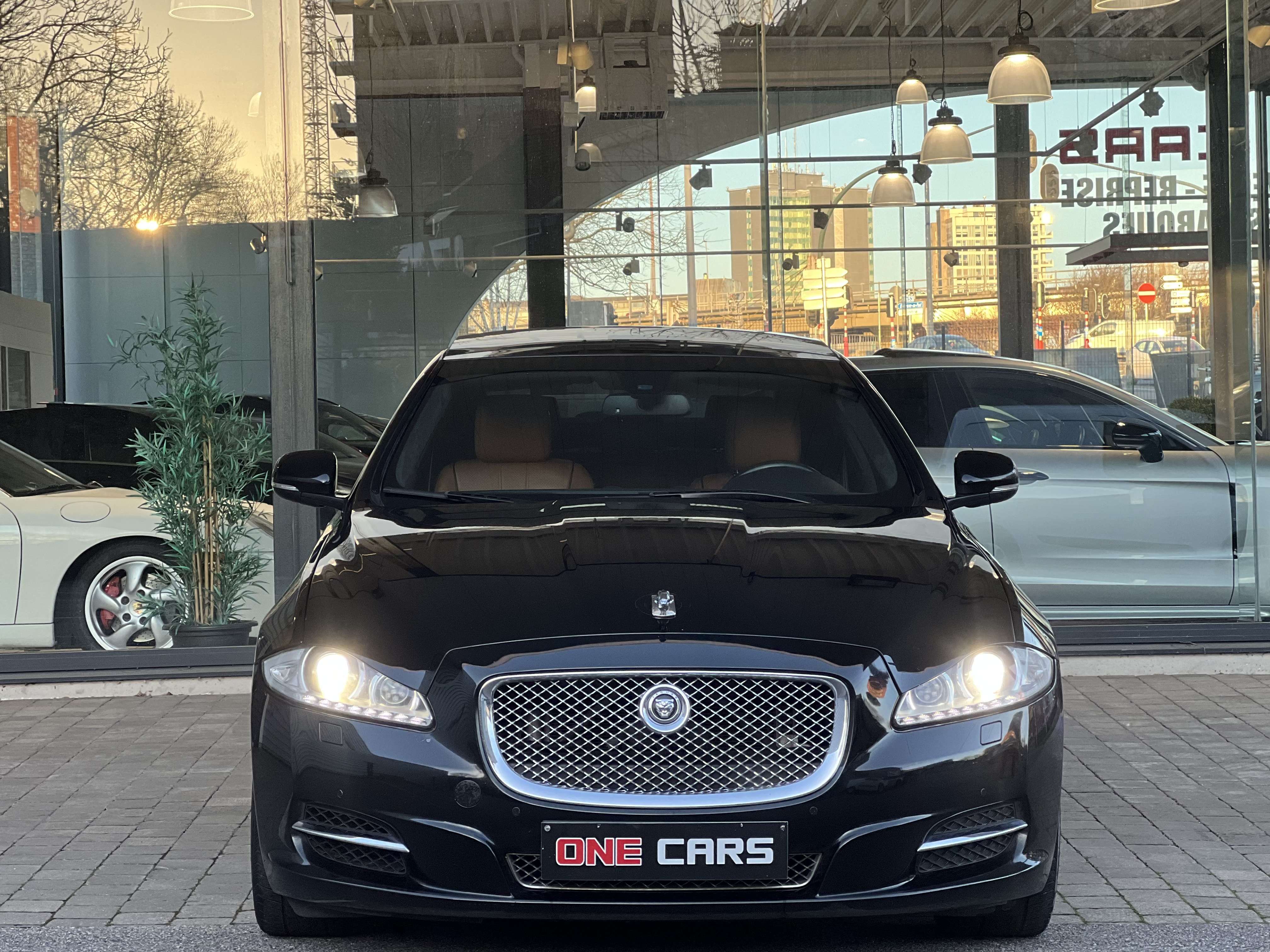 Jaguar XJ 3.0d V6 TOIT PANOR-CUIR-CAMERA-GPS-BIXENON-JA20P