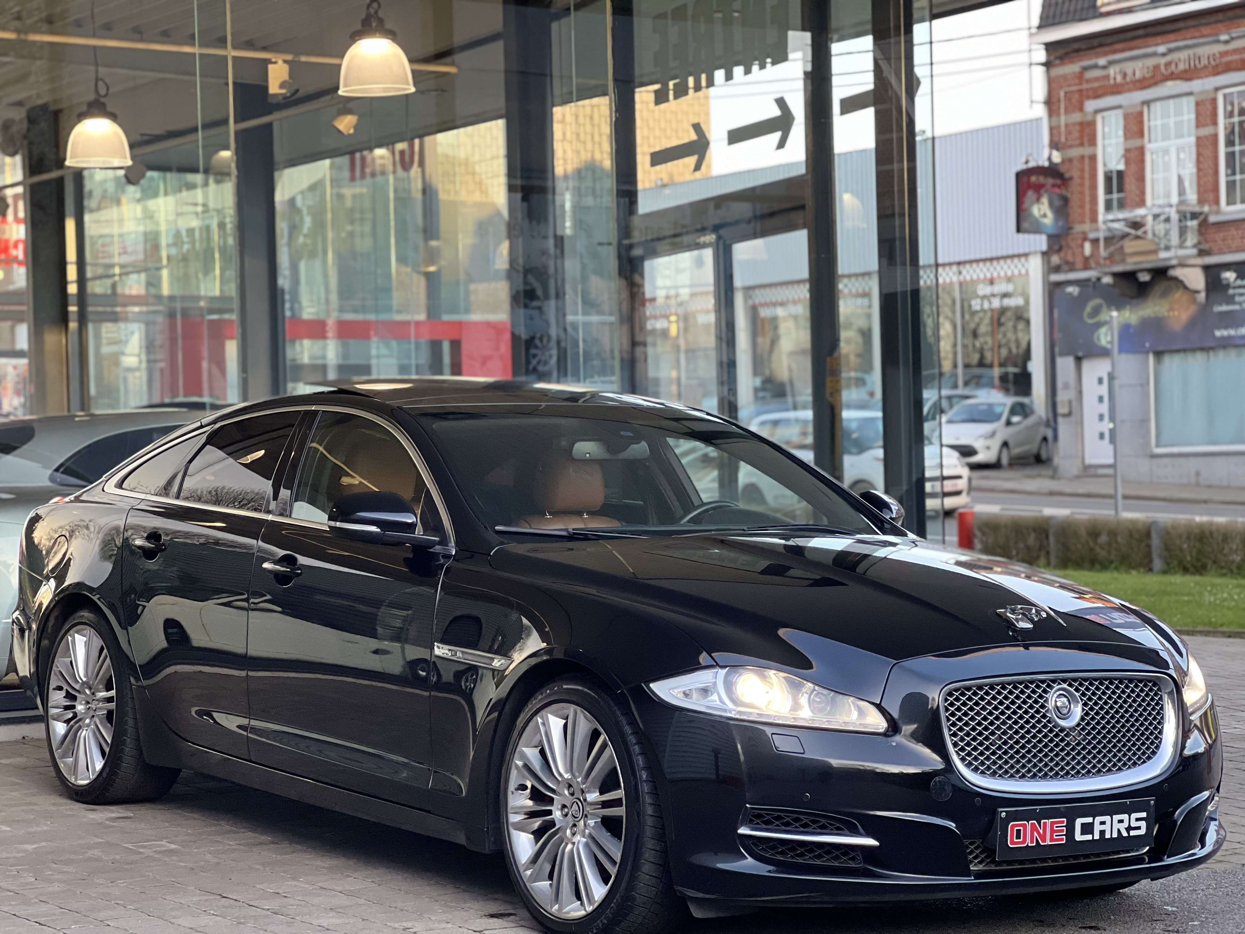 Jaguar XJ 3.0d V6 TOIT PANOR-CUIR-CAMERA-GPS-BIXENON-JA20P