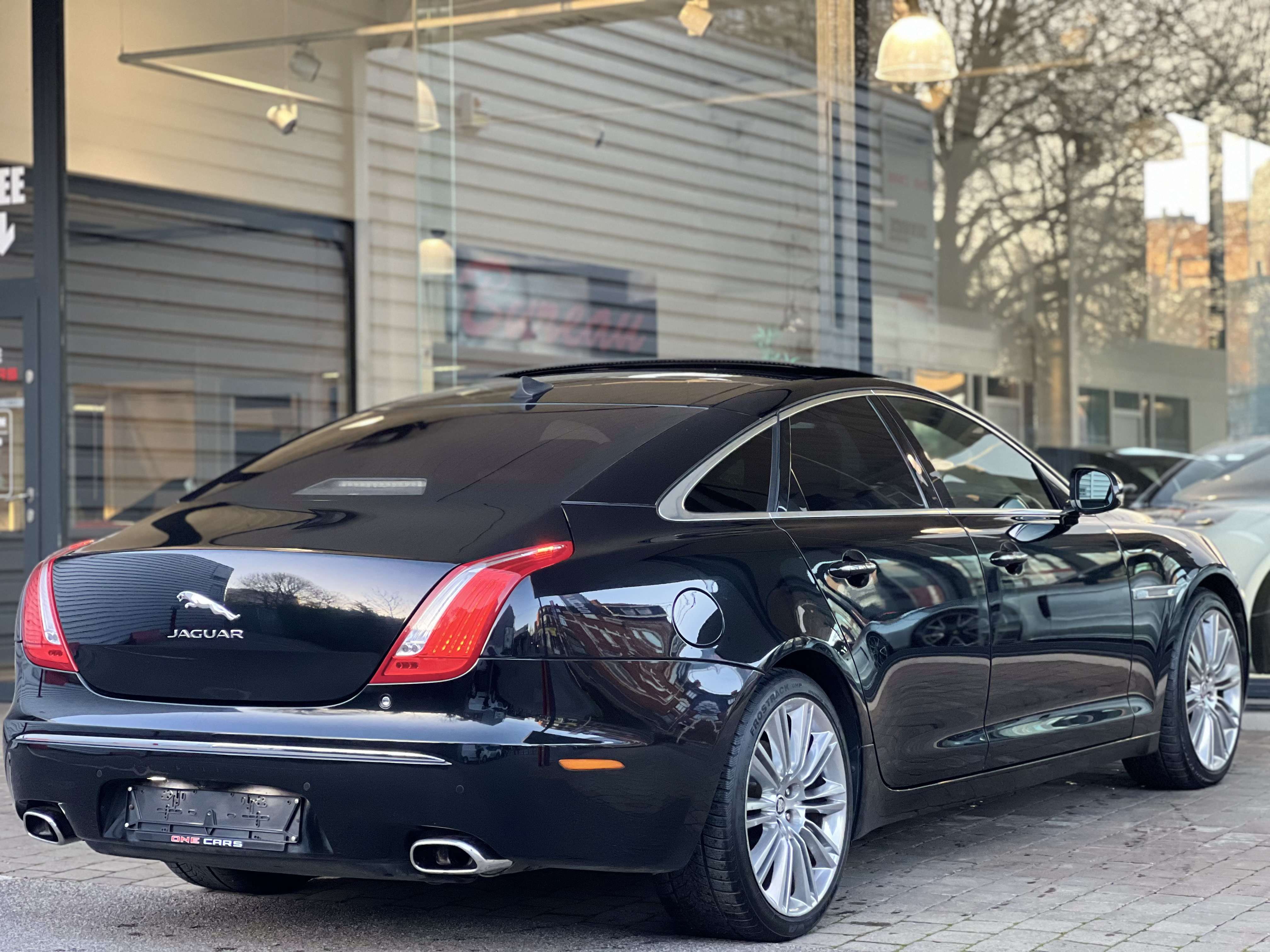 Jaguar XJ 3.0d V6 TOIT PANOR-CUIR-CAMERA-GPS-BIXENON-JA20P