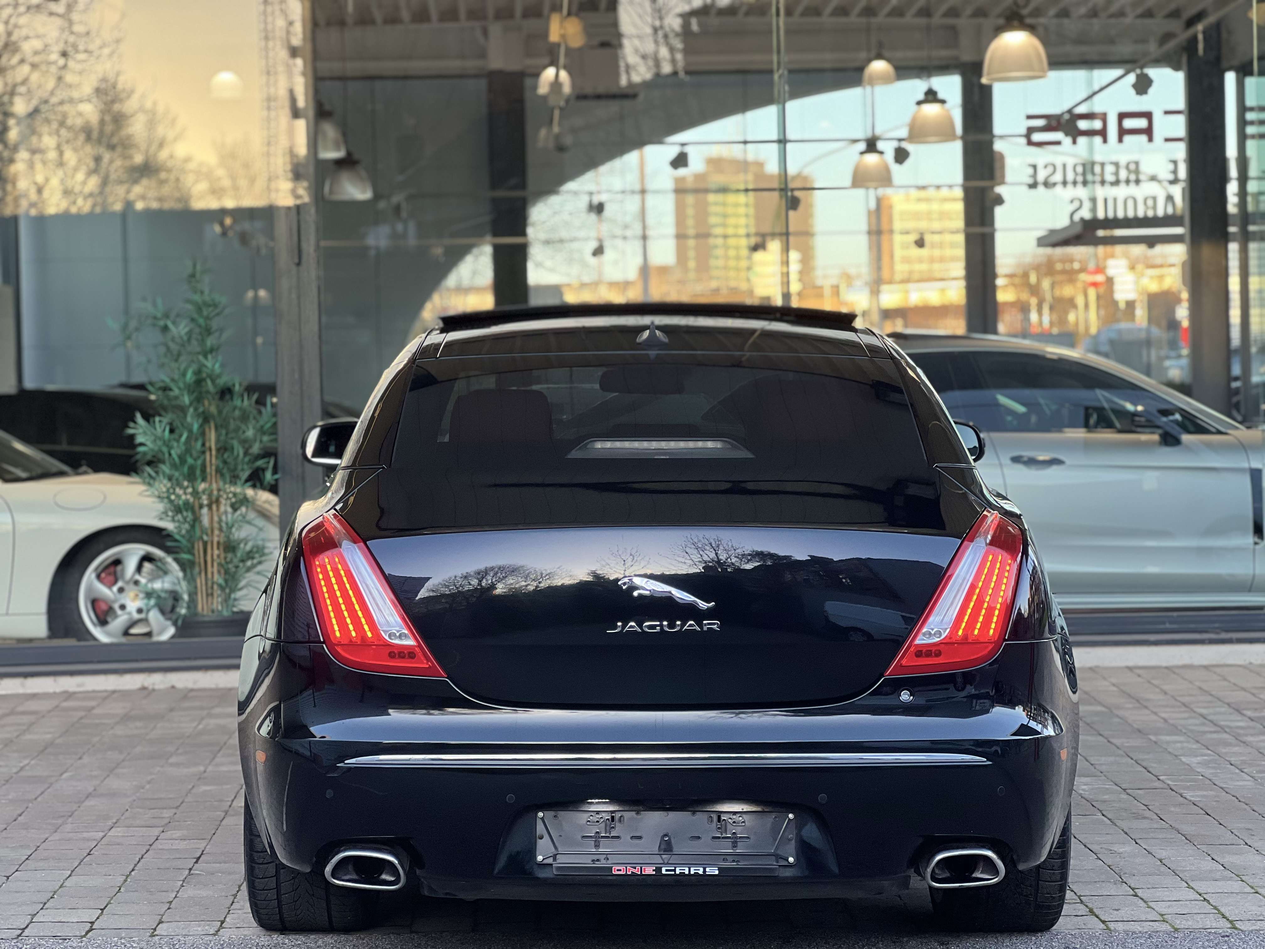 Jaguar XJ 3.0d V6 TOIT PANOR-CUIR-CAMERA-GPS-BIXENON-JA20P
