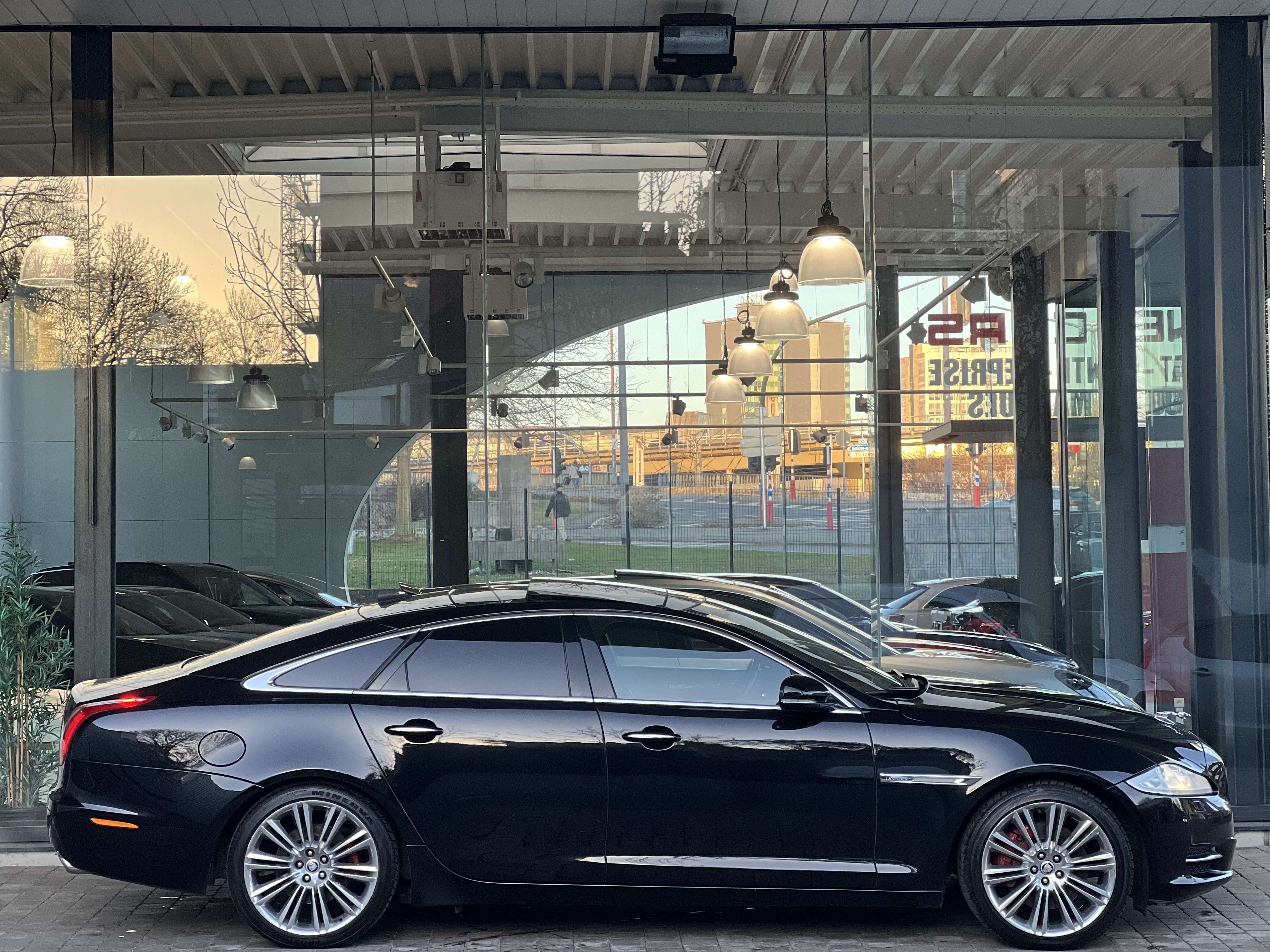 Jaguar XJ 3.0d V6 TOIT PANOR-CUIR-CAMERA-GPS-BIXENON-JA20P