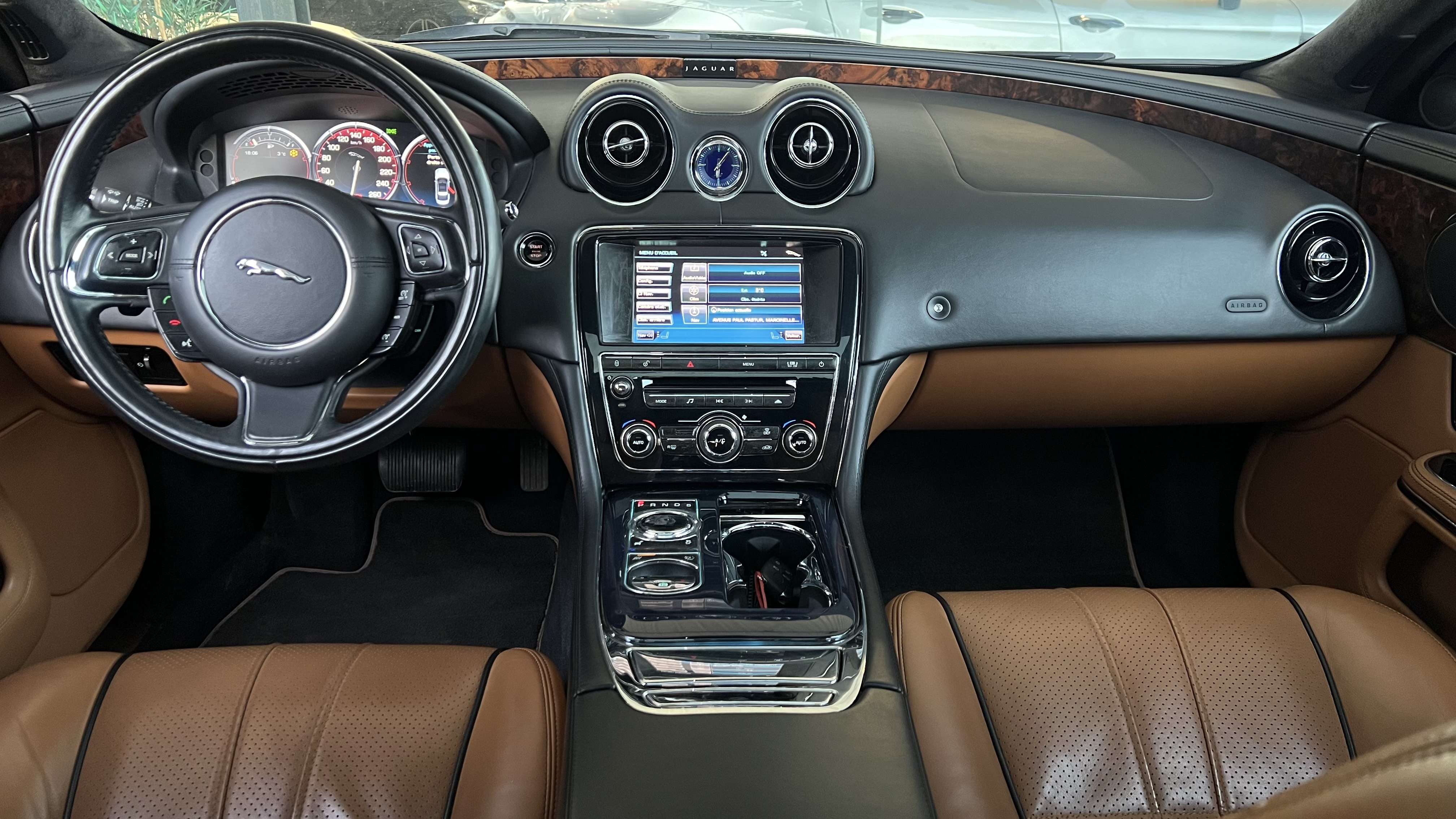 Jaguar XJ 3.0d V6 TOIT PANOR-CUIR-CAMERA-GPS-BIXENON-JA20P