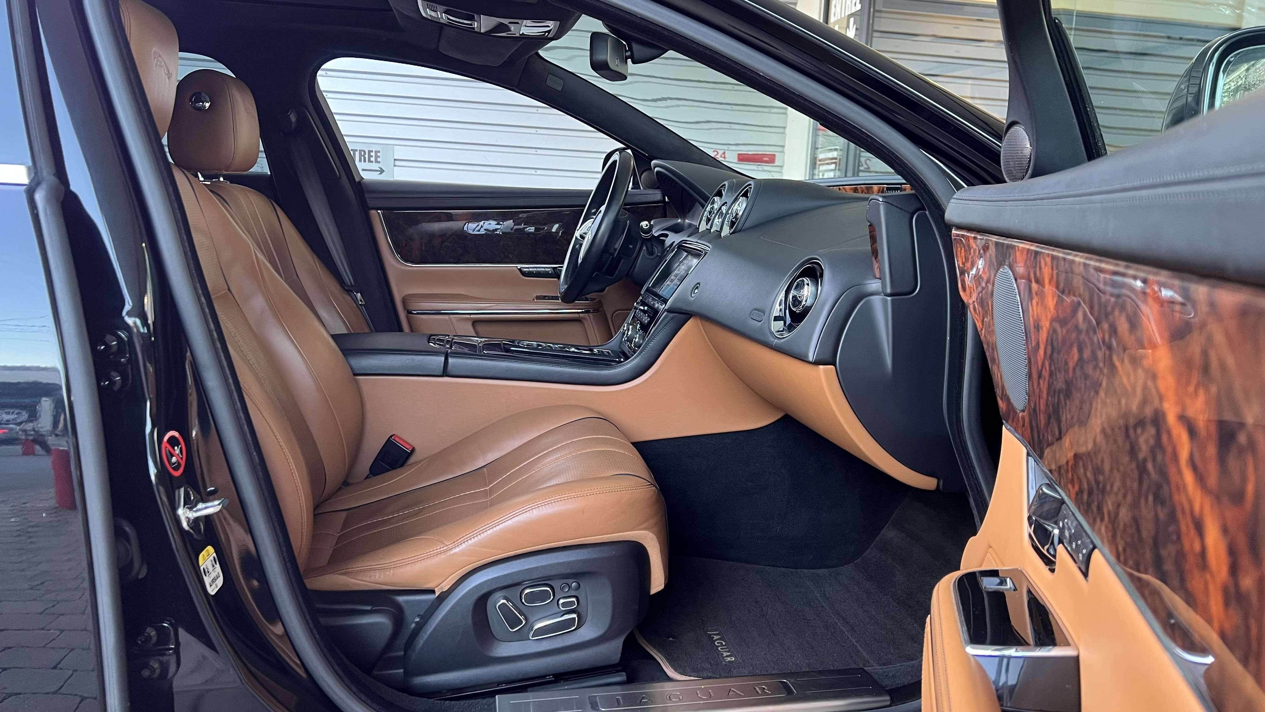 Jaguar XJ 3.0d V6 TOIT PANOR-CUIR-CAMERA-GPS-BIXENON-JA20P