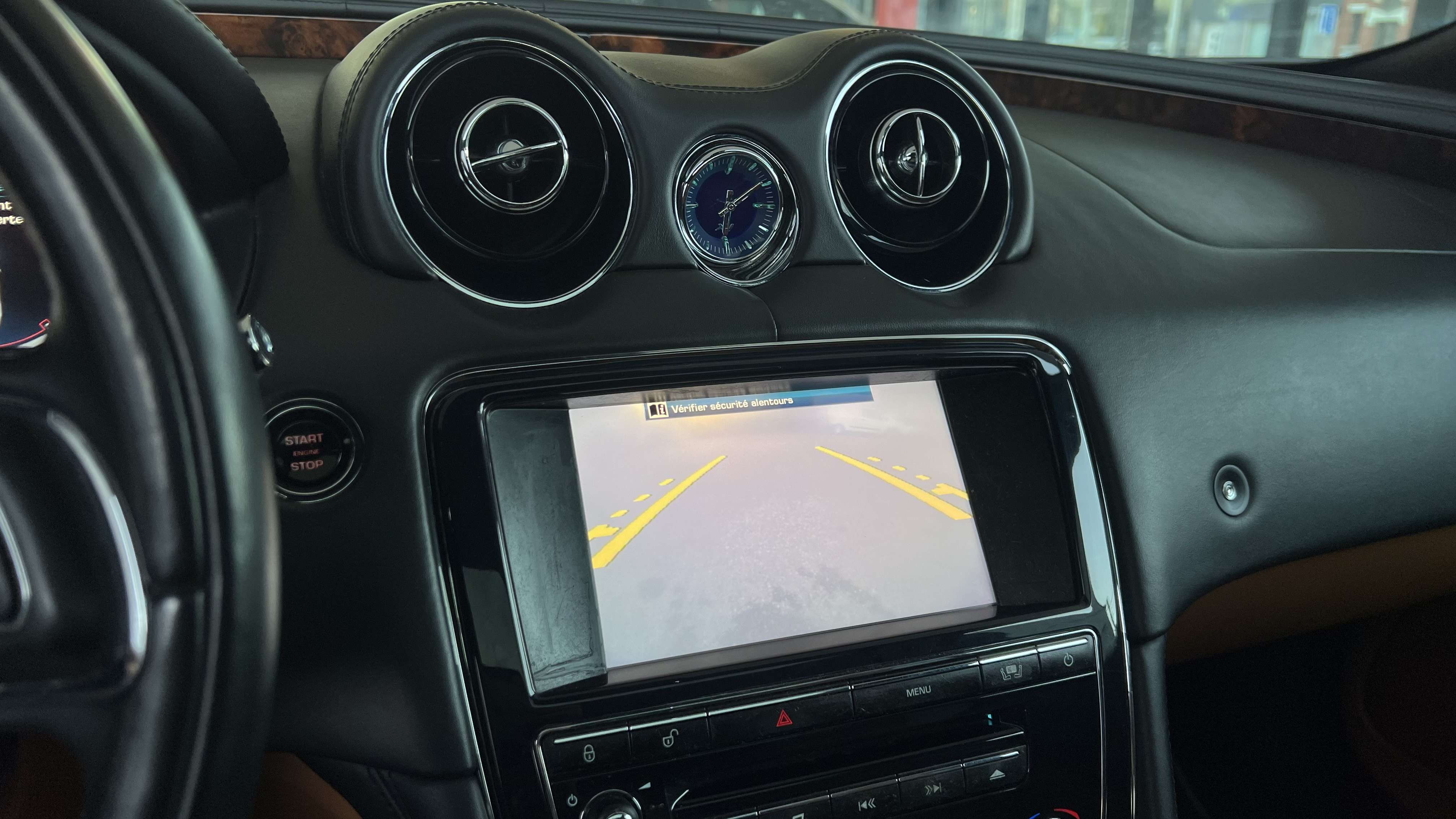 Jaguar XJ 3.0d V6 TOIT PANOR-CUIR-CAMERA-GPS-BIXENON-JA20P