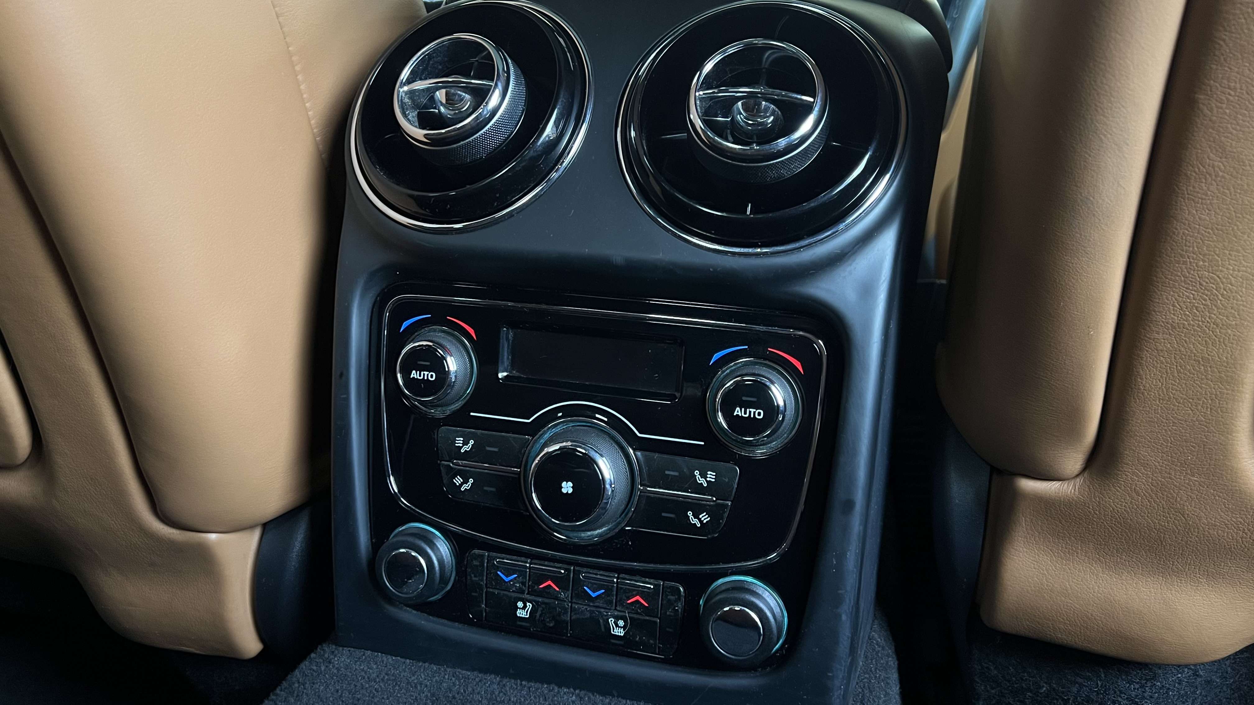 Jaguar XJ 3.0d V6 TOIT PANOR-CUIR-CAMERA-GPS-BIXENON-JA20P