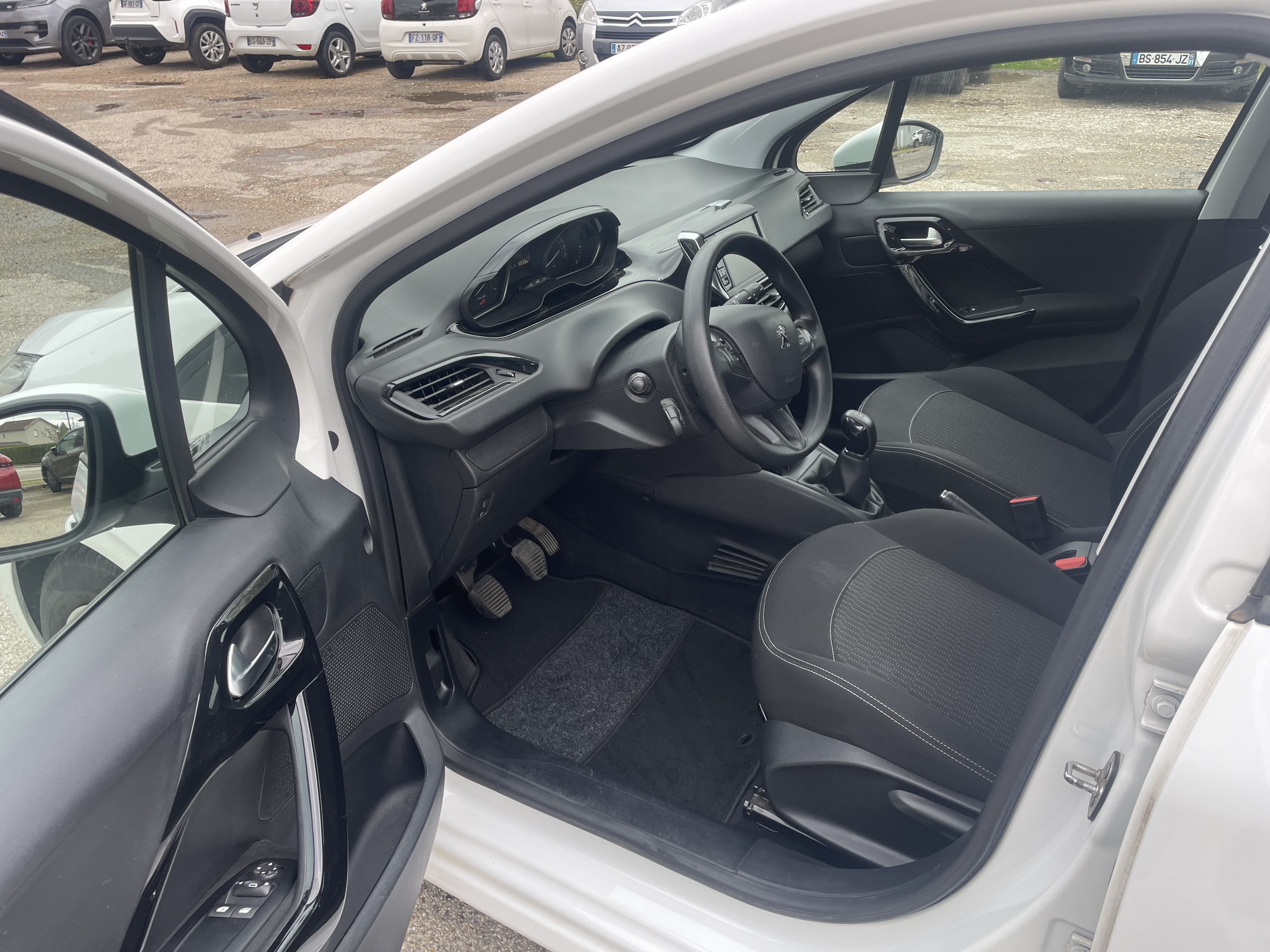 Peugeot 208 1.2 VTI 82 ALLURE 5P