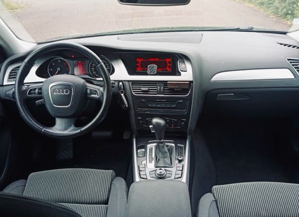Audi A4 IV (2) AVANT 2.0 TDI 143 AMBITION LUXE MULTITRONIC