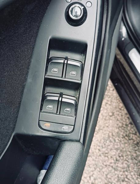 Audi A4 IV (2) AVANT 2.0 TDI 143 AMBITION LUXE MULTITRONIC
