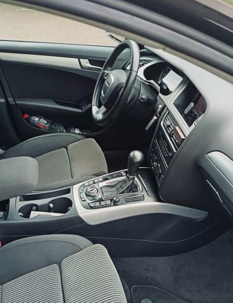 Audi A4 IV (2) AVANT 2.0 TDI 143 AMBITION LUXE MULTITRONIC