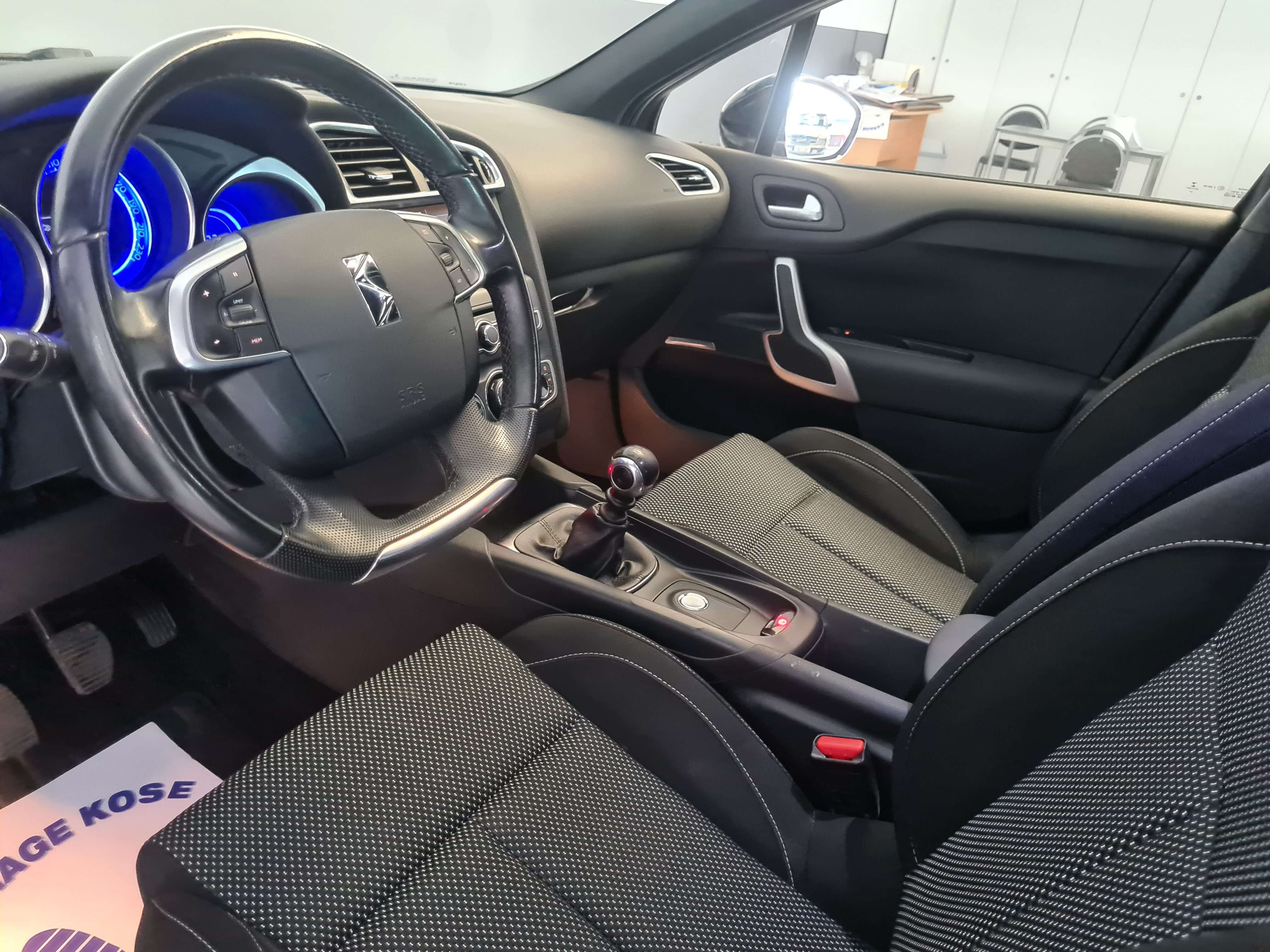 Citroen DS4 1.2 PureTec/NAVIGATION/CAR-PLAY/1ERE MAIN/GARANTIE