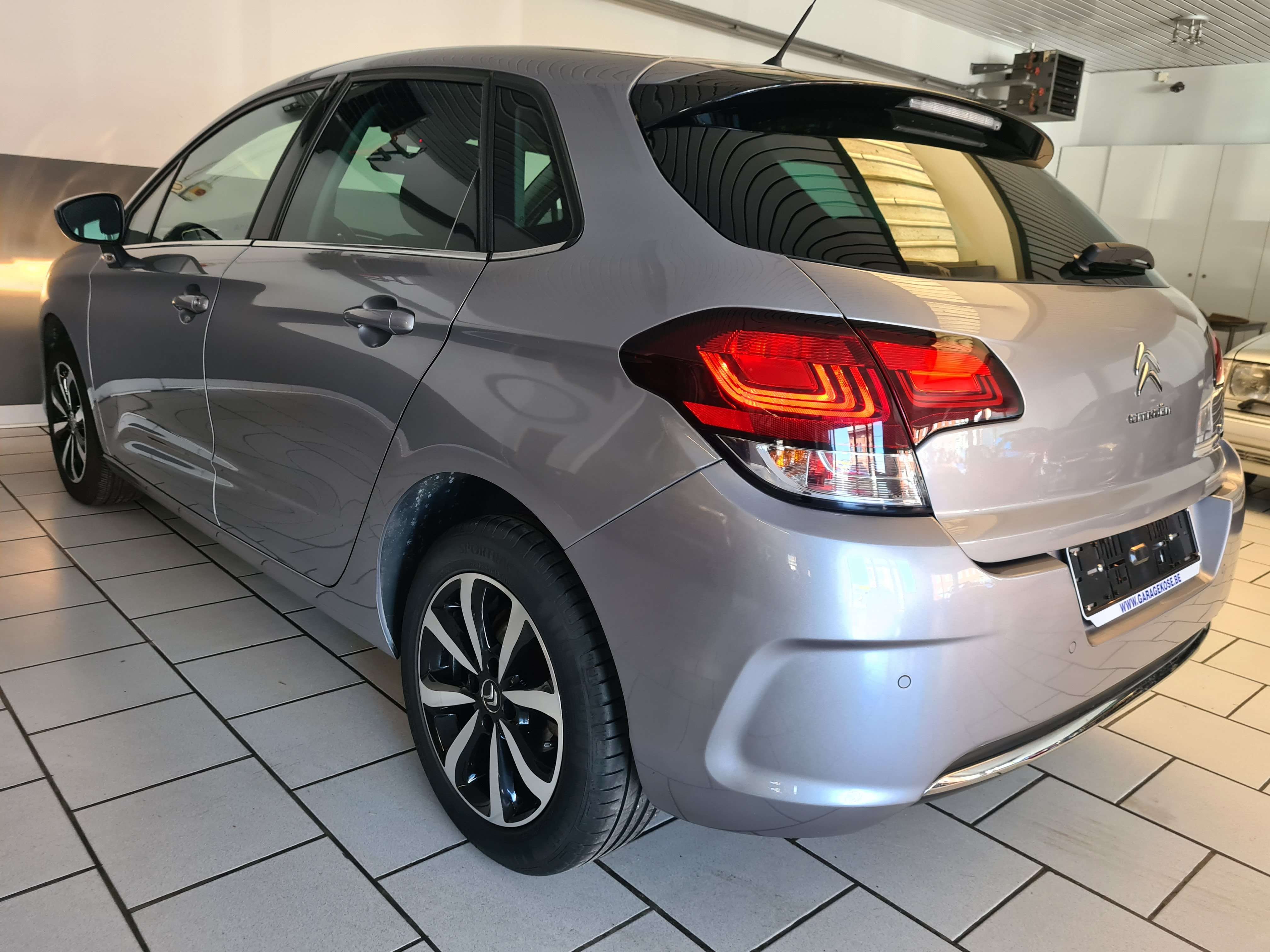 Citroen C4 1.2 PureTech/NAVIGATION//CARNET ENTRETIEN/GARANTIE
