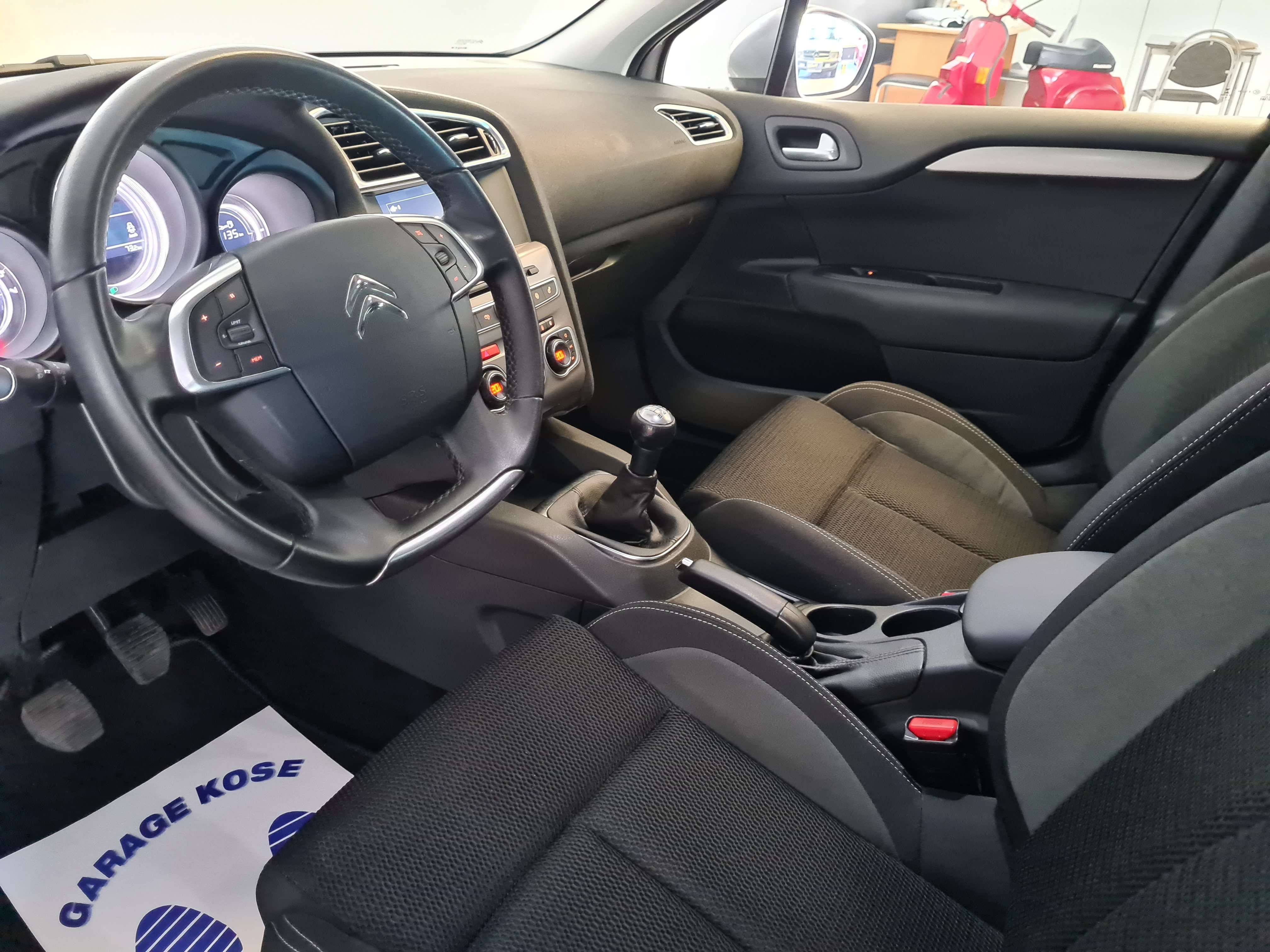 Citroen C4 1.2 PureTech/NAVIGATION//CARNET ENTRETIEN/GARANTIE