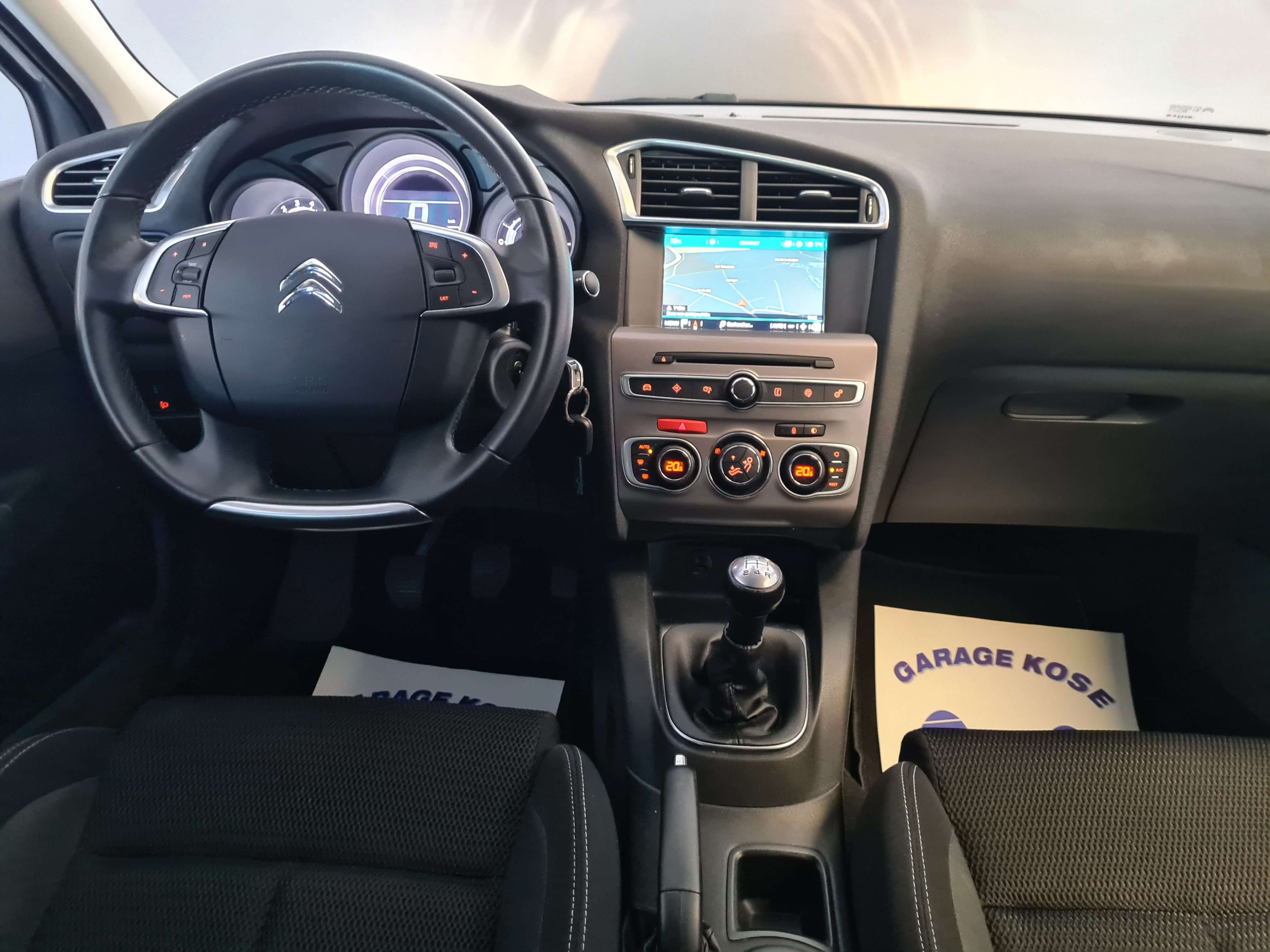 Citroen C4 1.2 PureTech/NAVIGATION//CARNET ENTRETIEN/GARANTIE