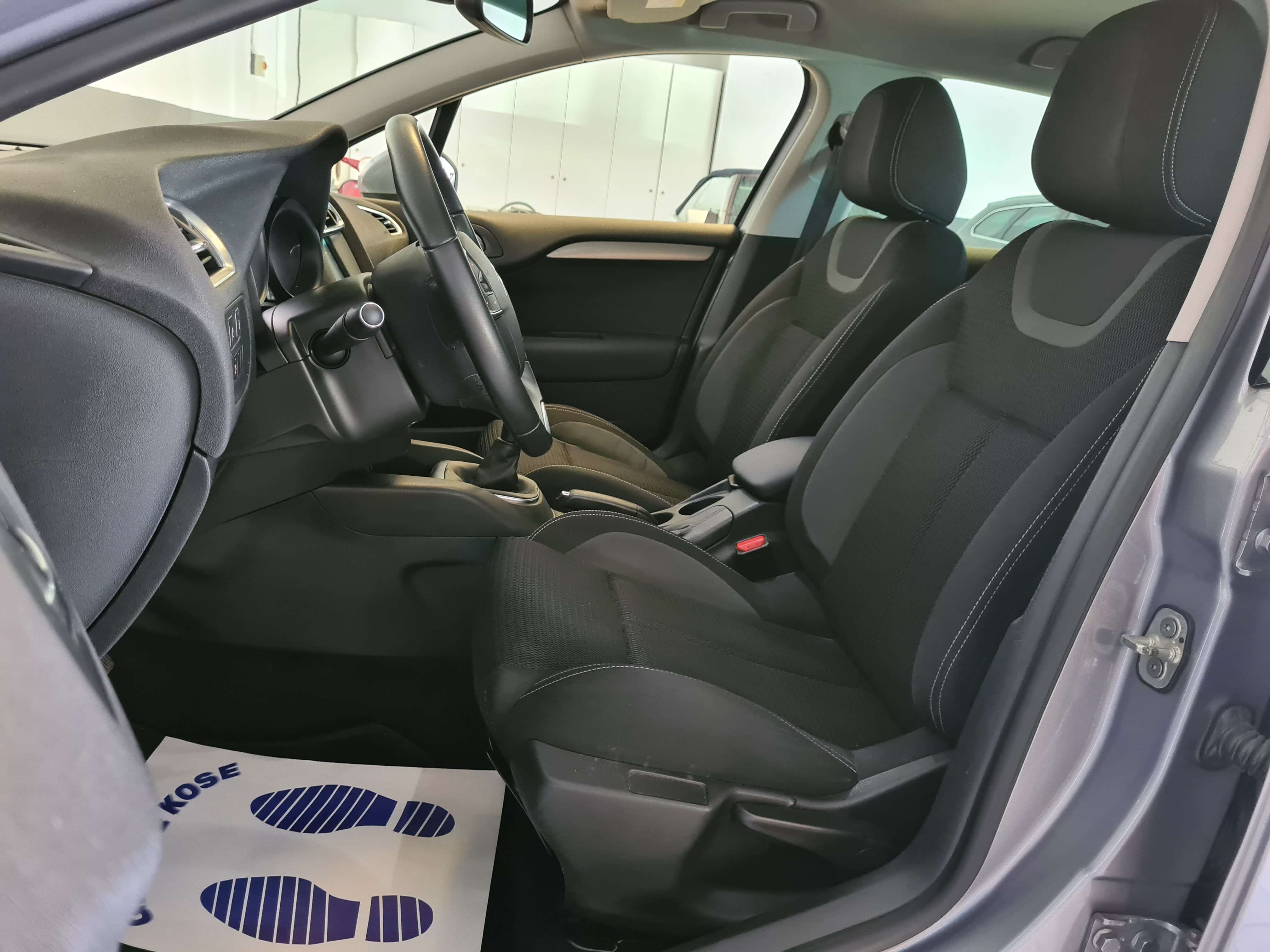 Citroen C4 1.2 PureTech/NAVIGATION//CARNET ENTRETIEN/GARANTIE