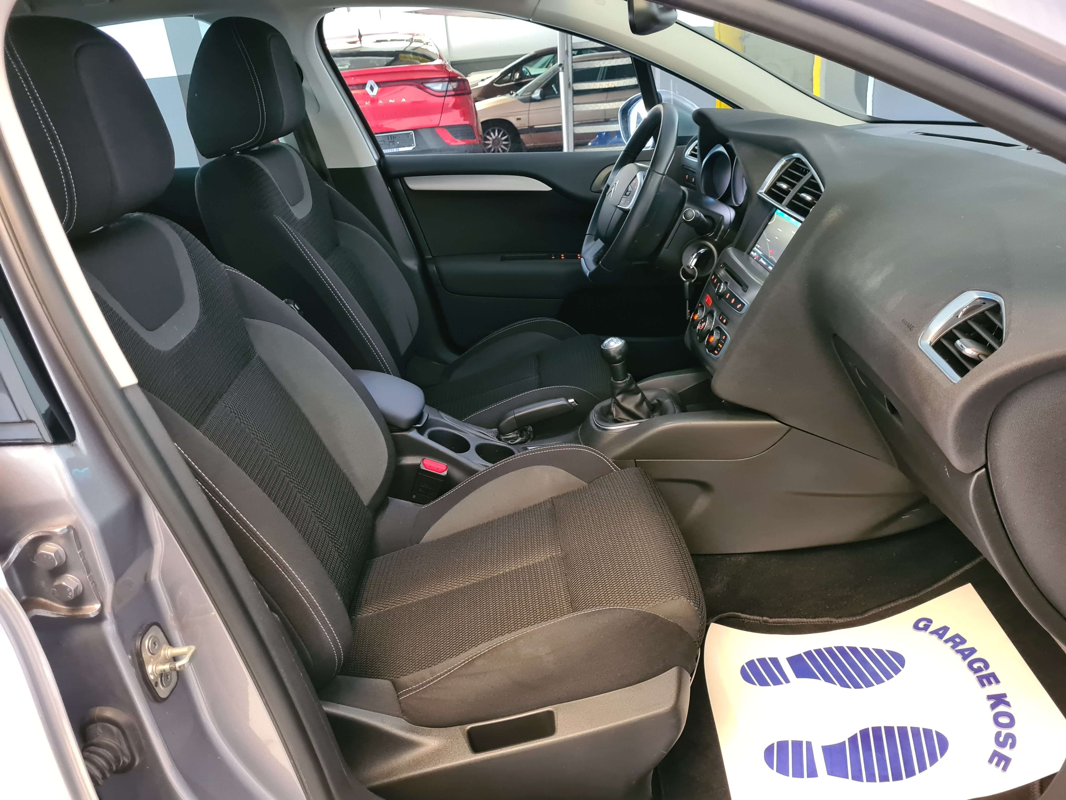 Citroen C4 1.2 PureTech/NAVIGATION//CARNET ENTRETIEN/GARANTIE