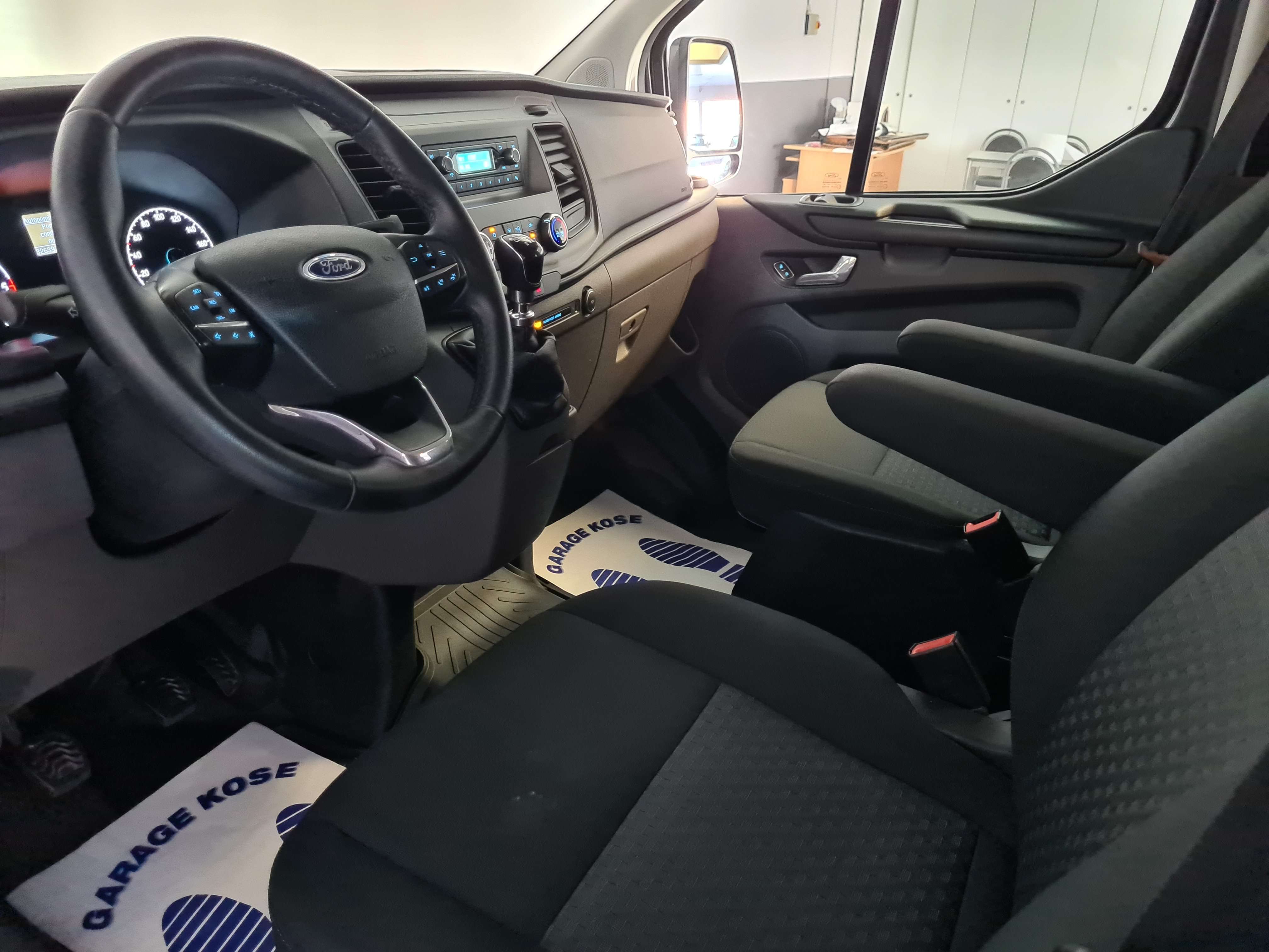 Ford Transit Custom DBL CABINE// UTILITAIRE 5 PL// CLIM// FAIBLE KM