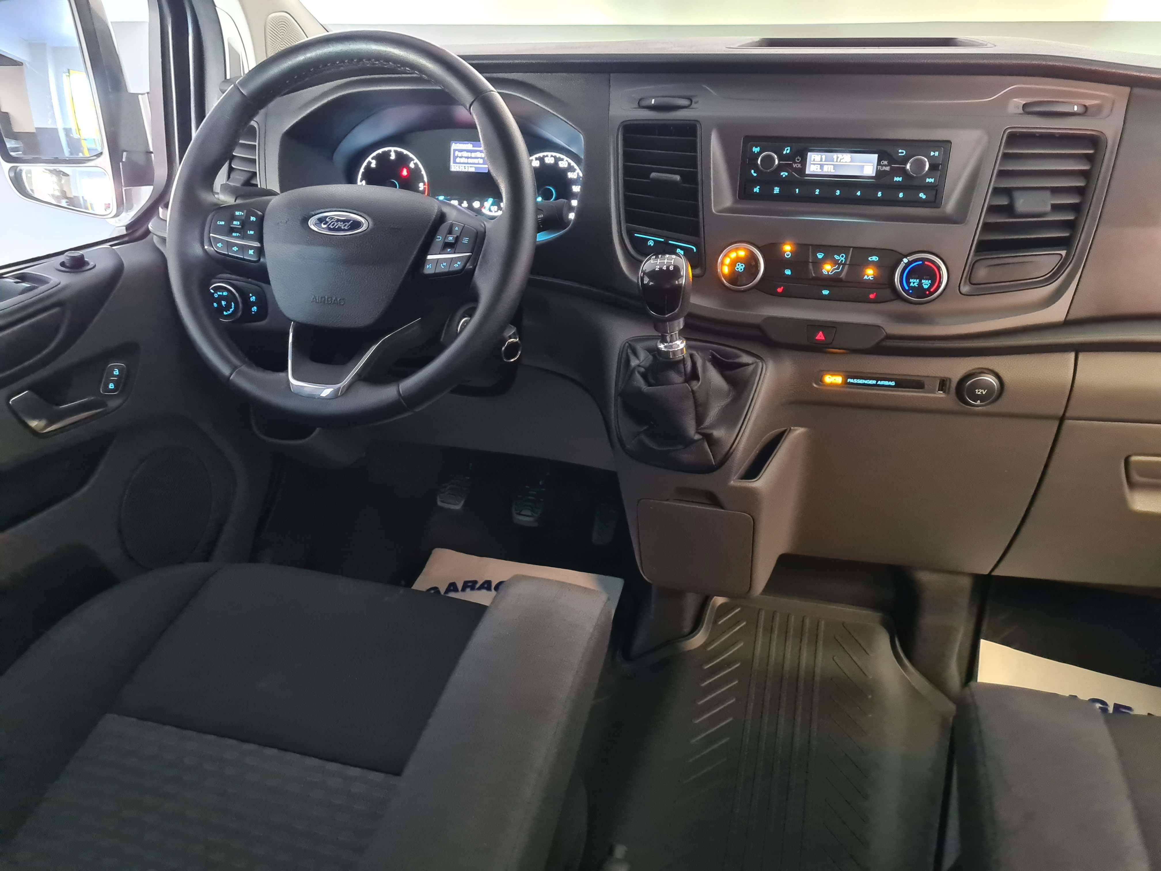Ford Transit Custom DBL CABINE// UTILITAIRE 5 PL// CLIM// FAIBLE KM