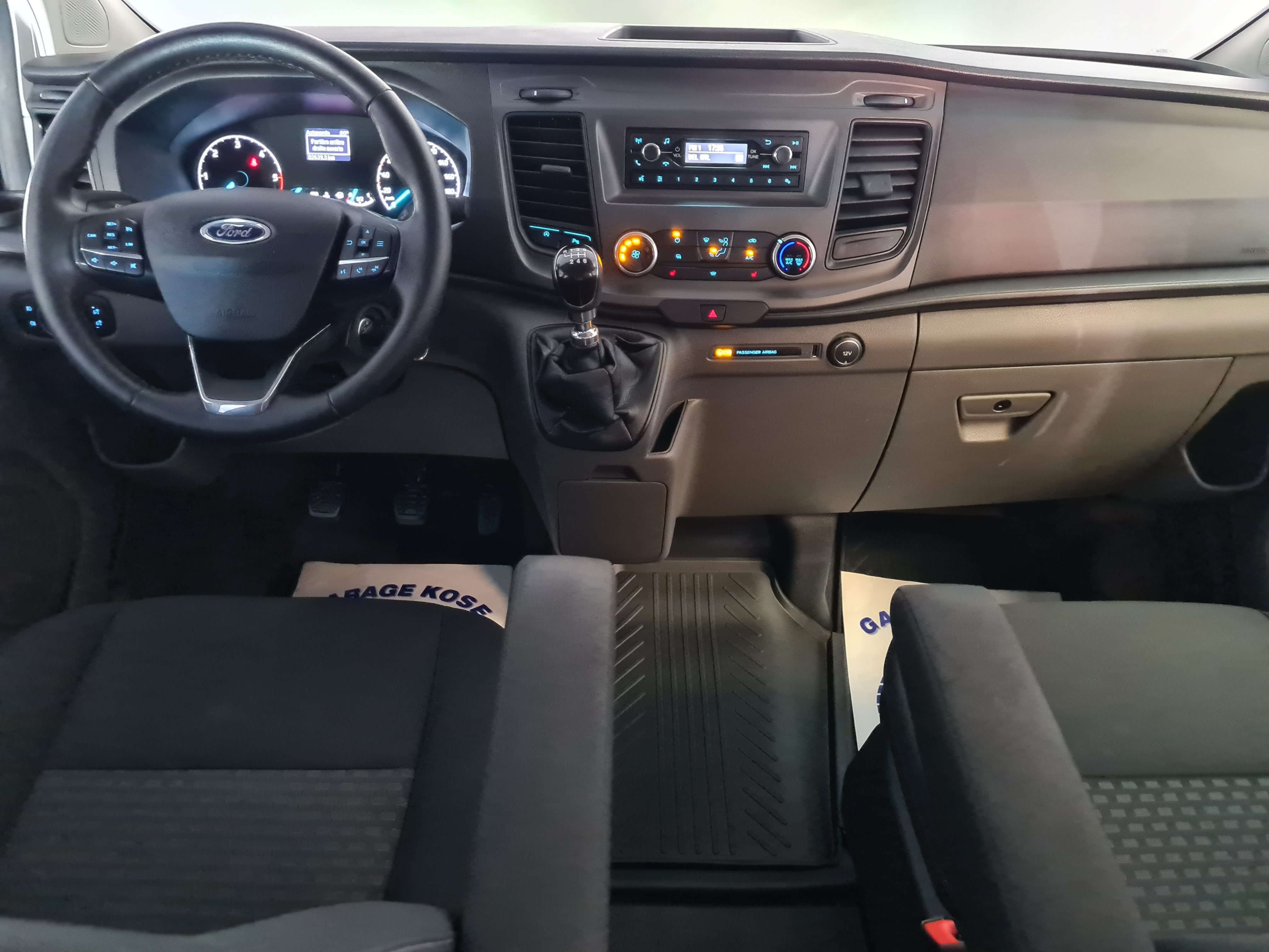 Ford Transit Custom DBL CABINE// UTILITAIRE 5 PL// CLIM// FAIBLE KM