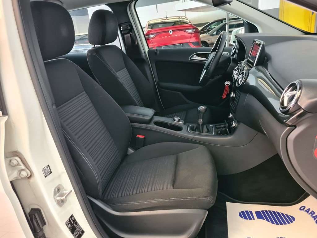 Mercedes-Benz B 180 /NAVIGATION/CLIMATISATION/GARANTIE/CAR-PASS