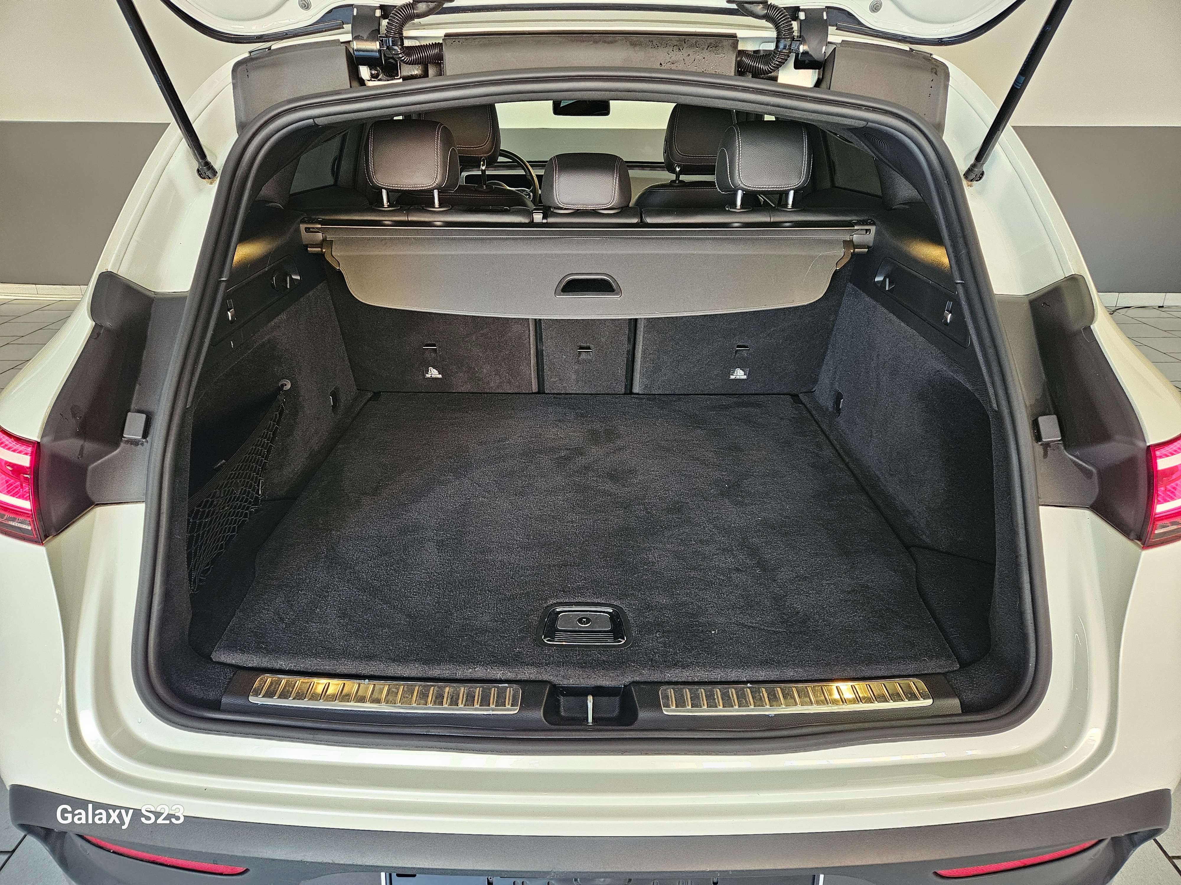 Mercedes-Benz EQC 400 80 kWh 4-Matic//AMG//CUIR//PHARES LED//FULL OPTION