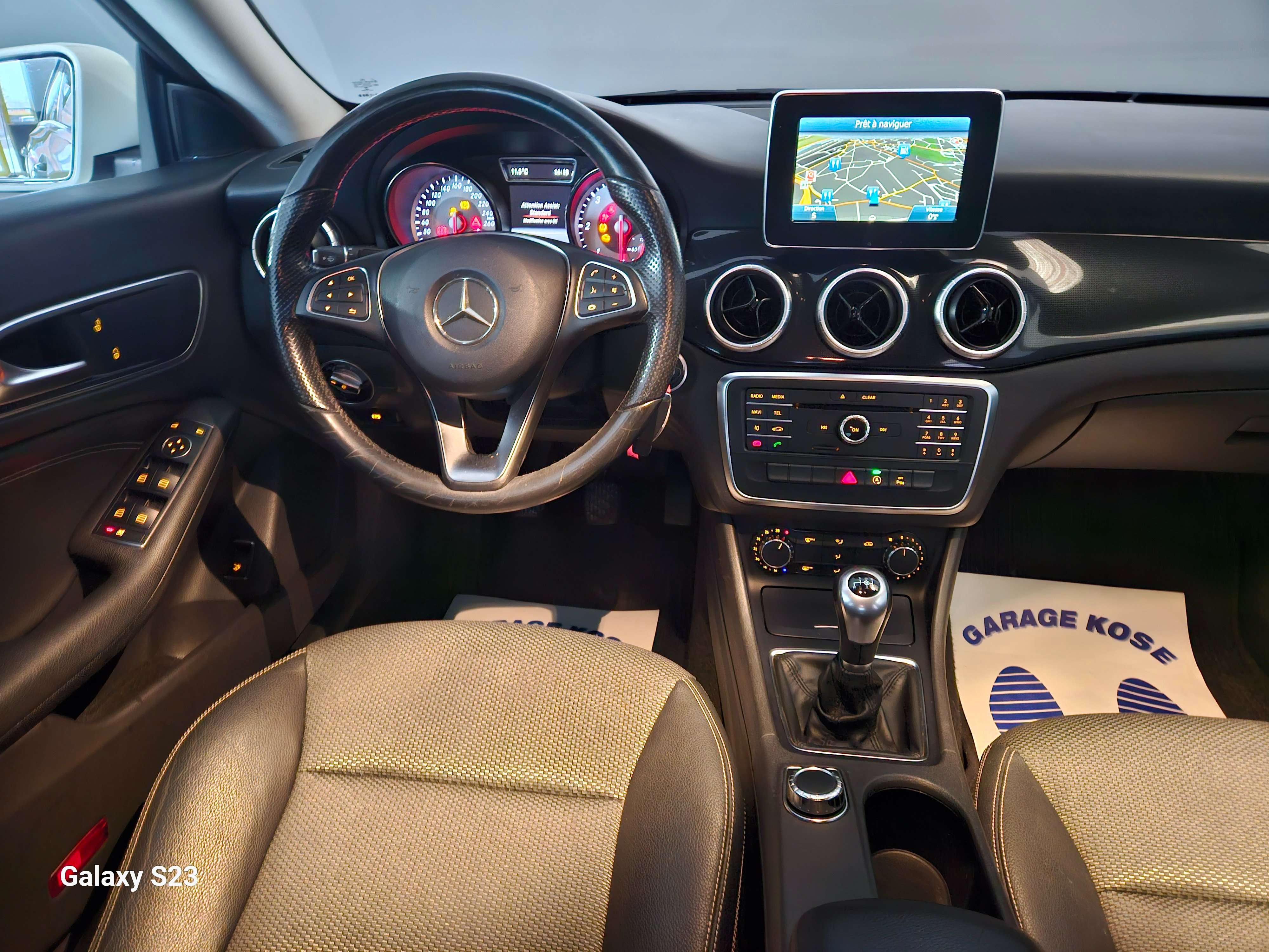 Mercedes-Benz CLA 180 CLA180//CUIR+TISSU/CLIM/NAVIGATION//XENON/CAR-PASS