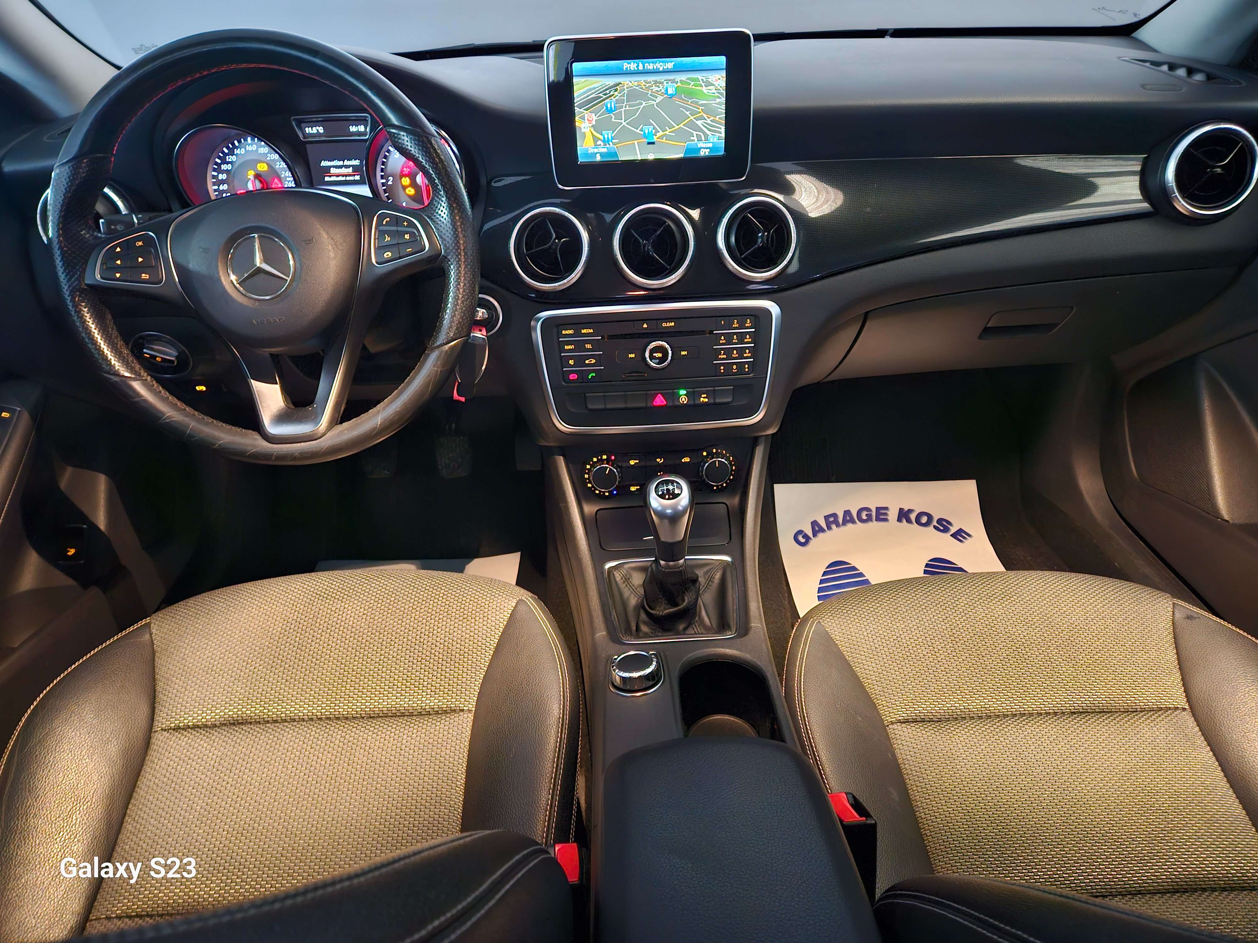 Mercedes-Benz CLA 180 CLA180//CUIR+TISSU/CLIM/NAVIGATION//XENON/CAR-PASS