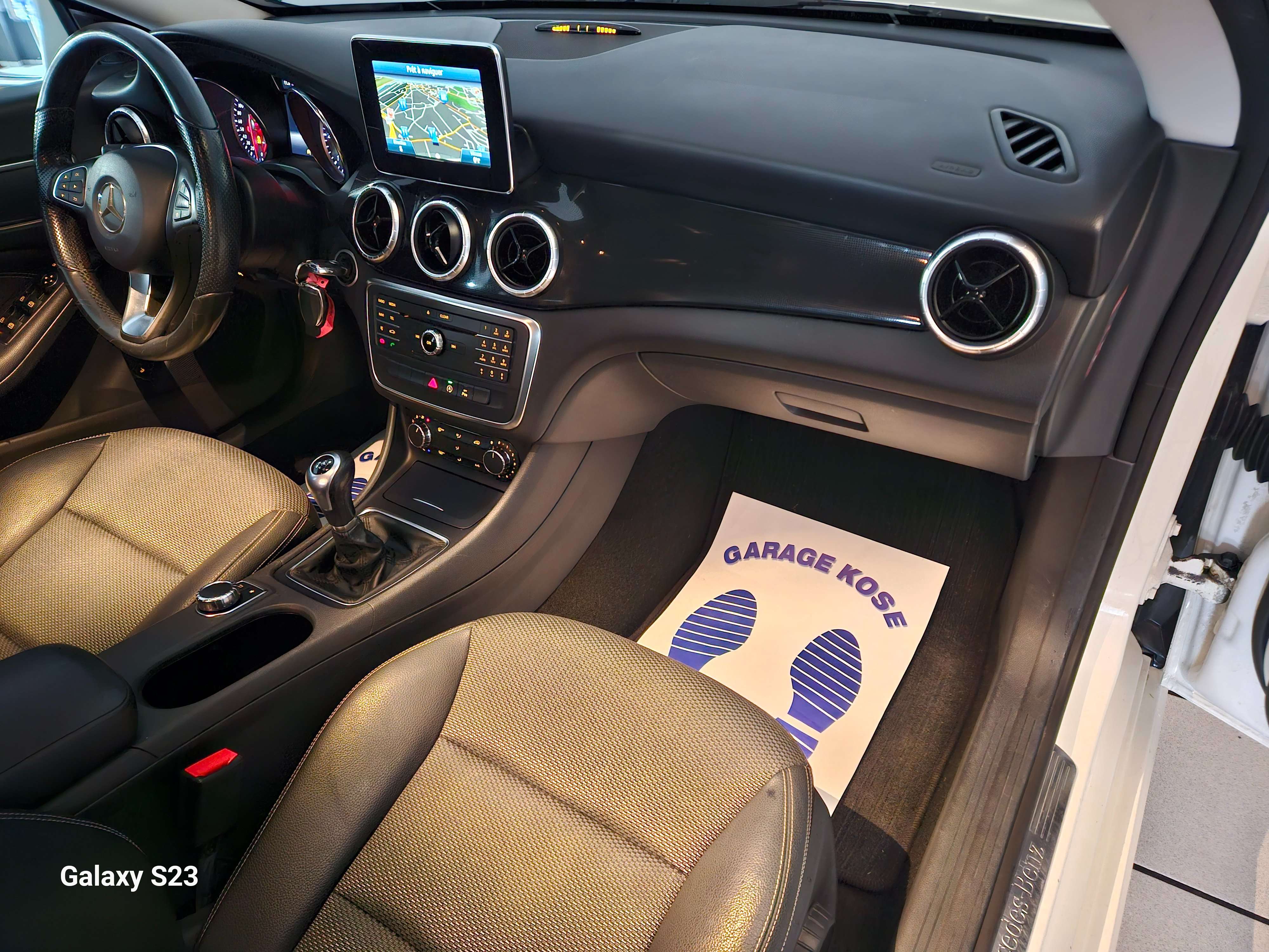 Mercedes-Benz CLA 180 CLA180//CUIR+TISSU/CLIM/NAVIGATION//XENON/CAR-PASS