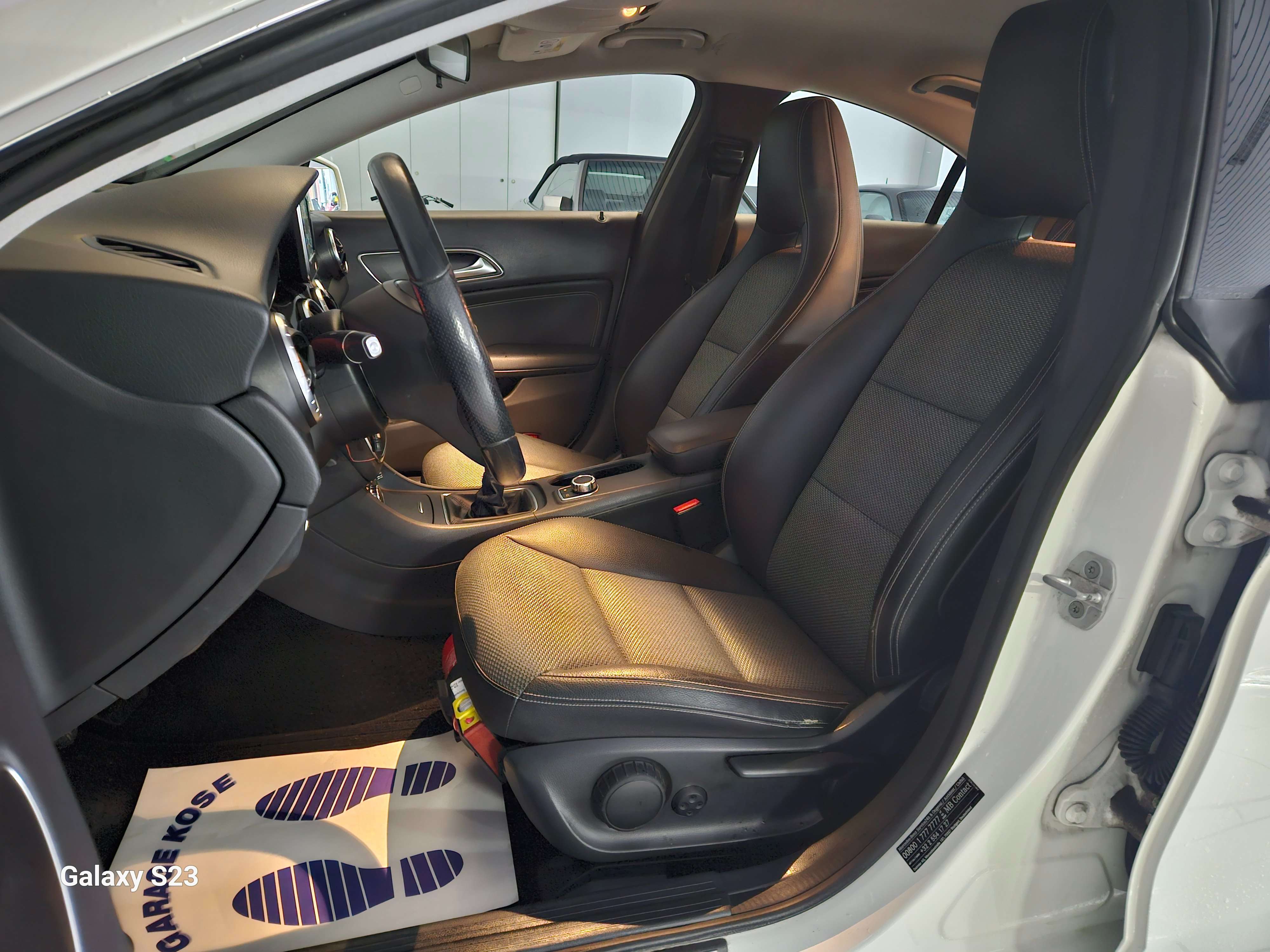Mercedes-Benz CLA 180 CLA180//CUIR+TISSU/CLIM/NAVIGATION//XENON/CAR-PASS