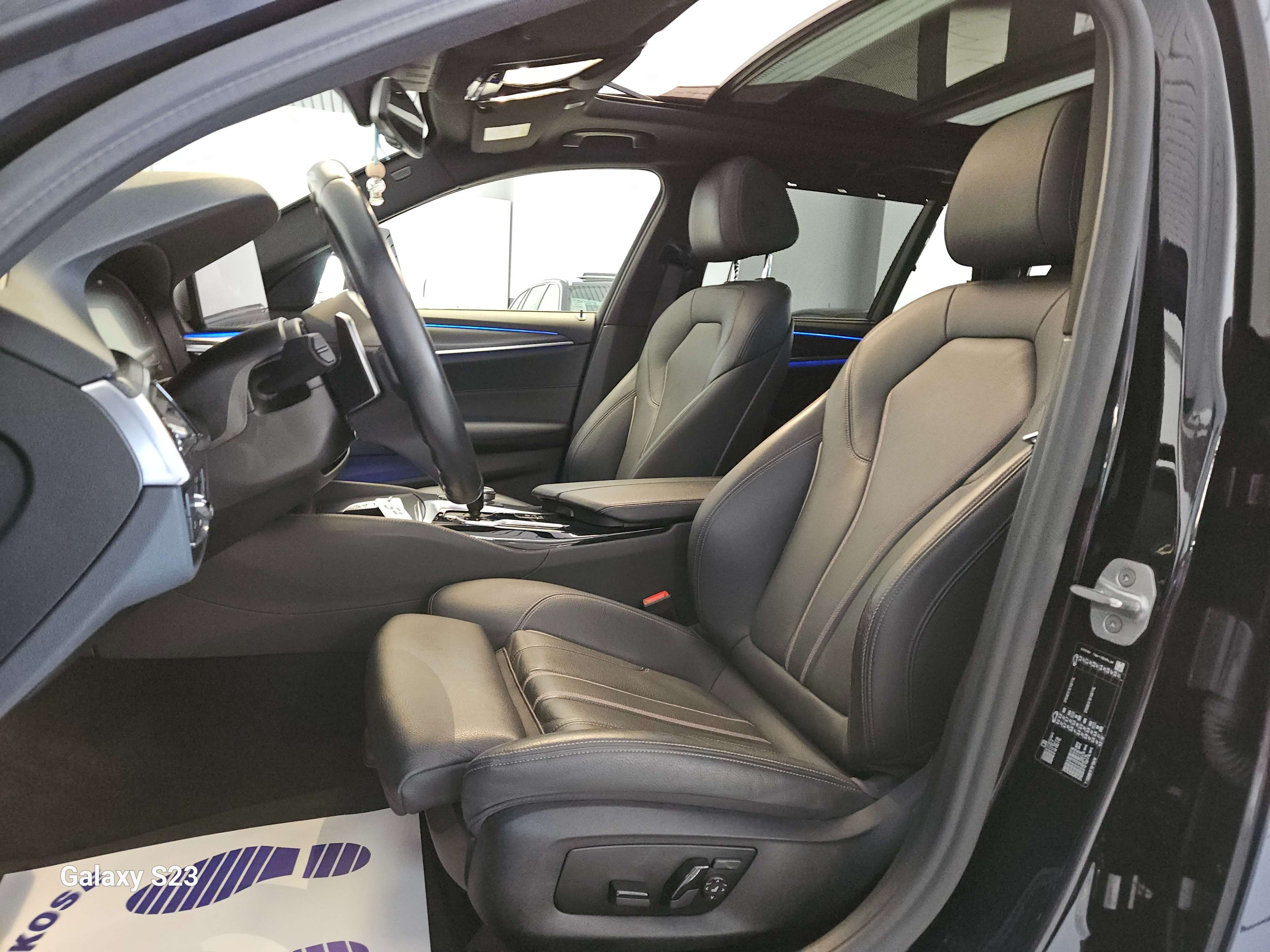 BMW 520 i PACK-M SPORT TOIT PANO COCKPIT AMBIANCE LED FULL