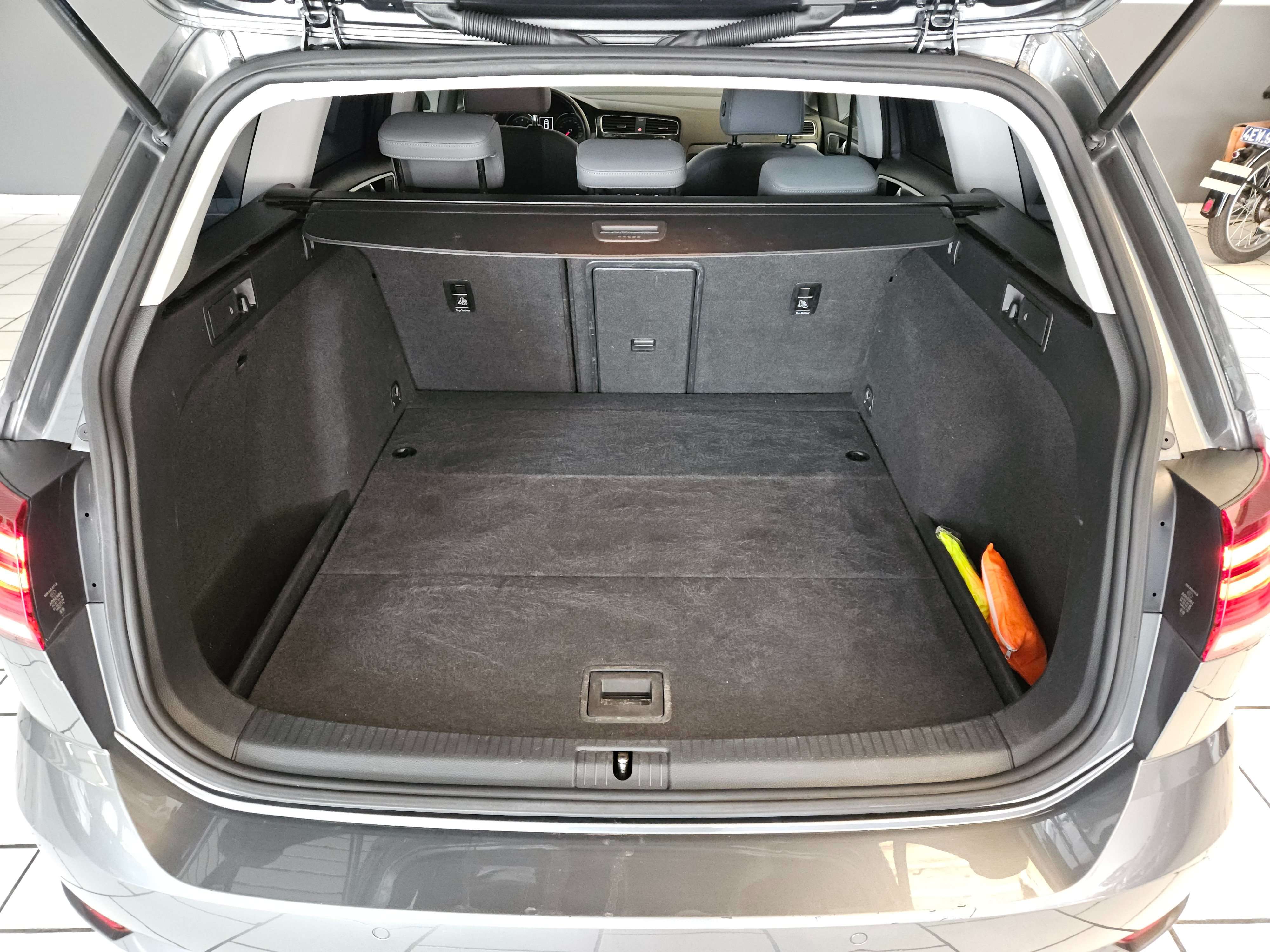 Volkswagen Golf Variant SW 1.0 TSI//NAVIGATION//CUIR//CARPLAY//CAR-PASS