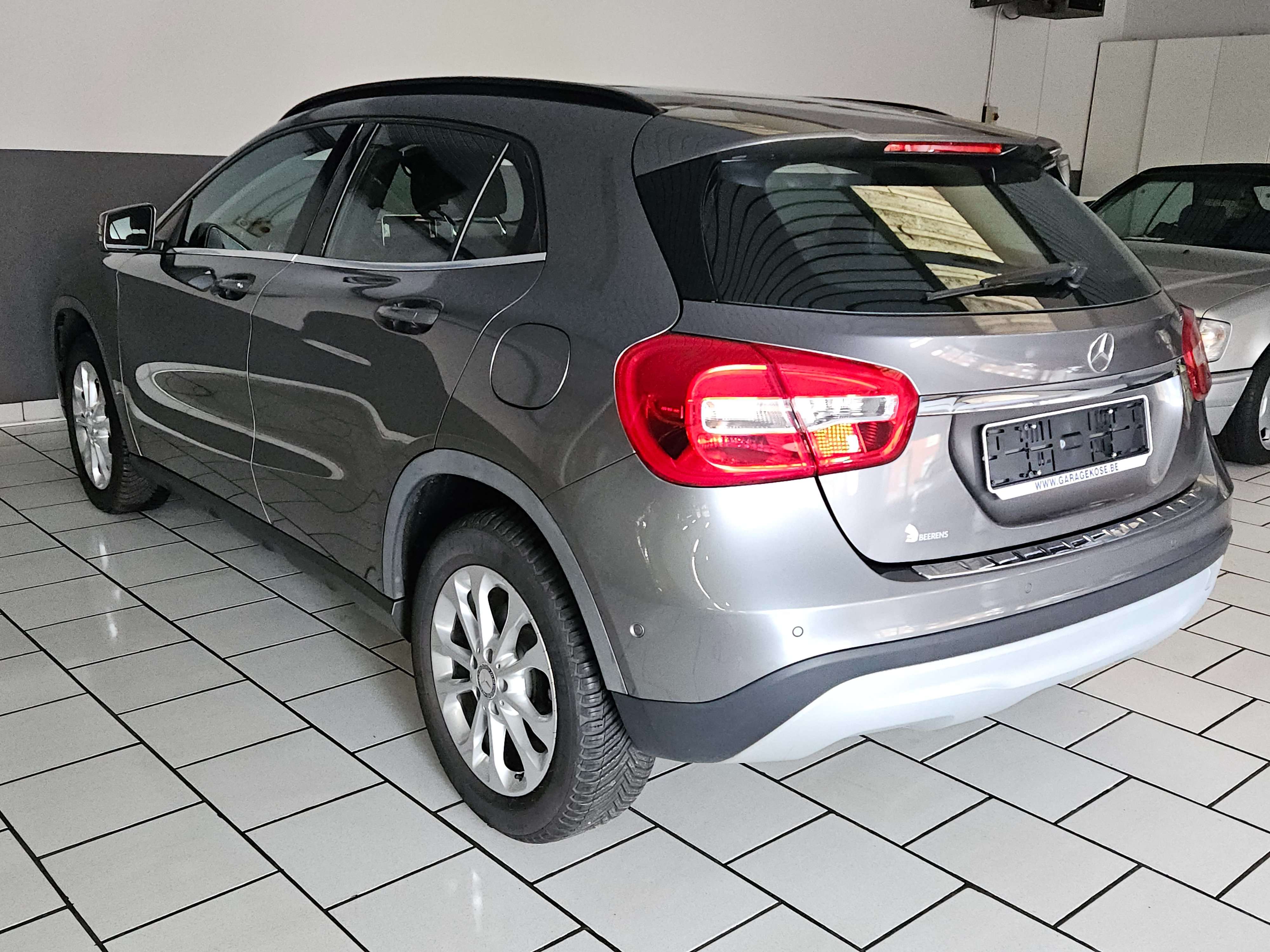 Mercedes-Benz GLA 180 AUTOMATIQUE//CUIR//NAVIGATION//GARANTIE//CAR-PASS