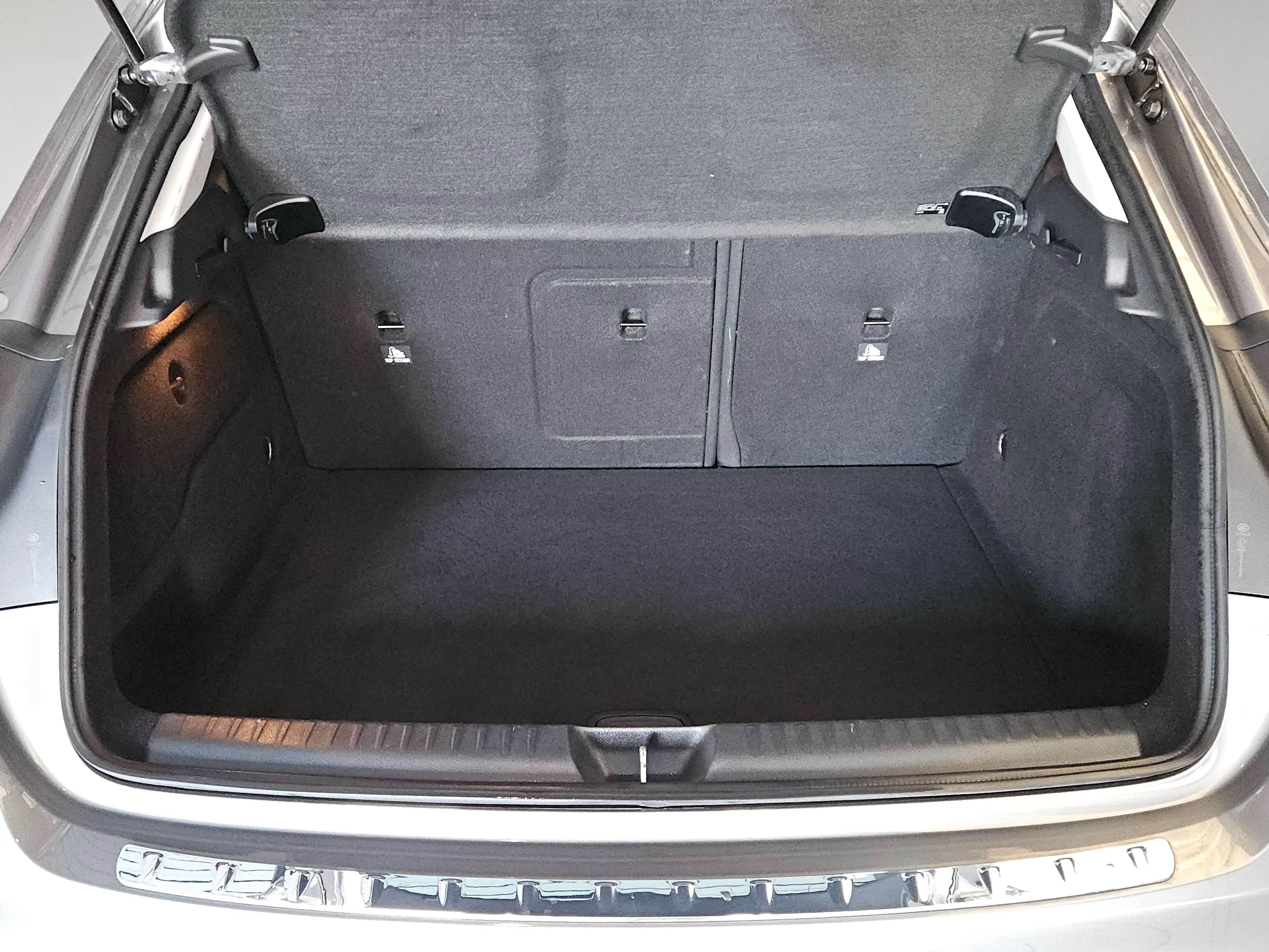Mercedes-Benz GLA 180 AUTOMATIQUE//CUIR//NAVIGATION//GARANTIE//CAR-PASS