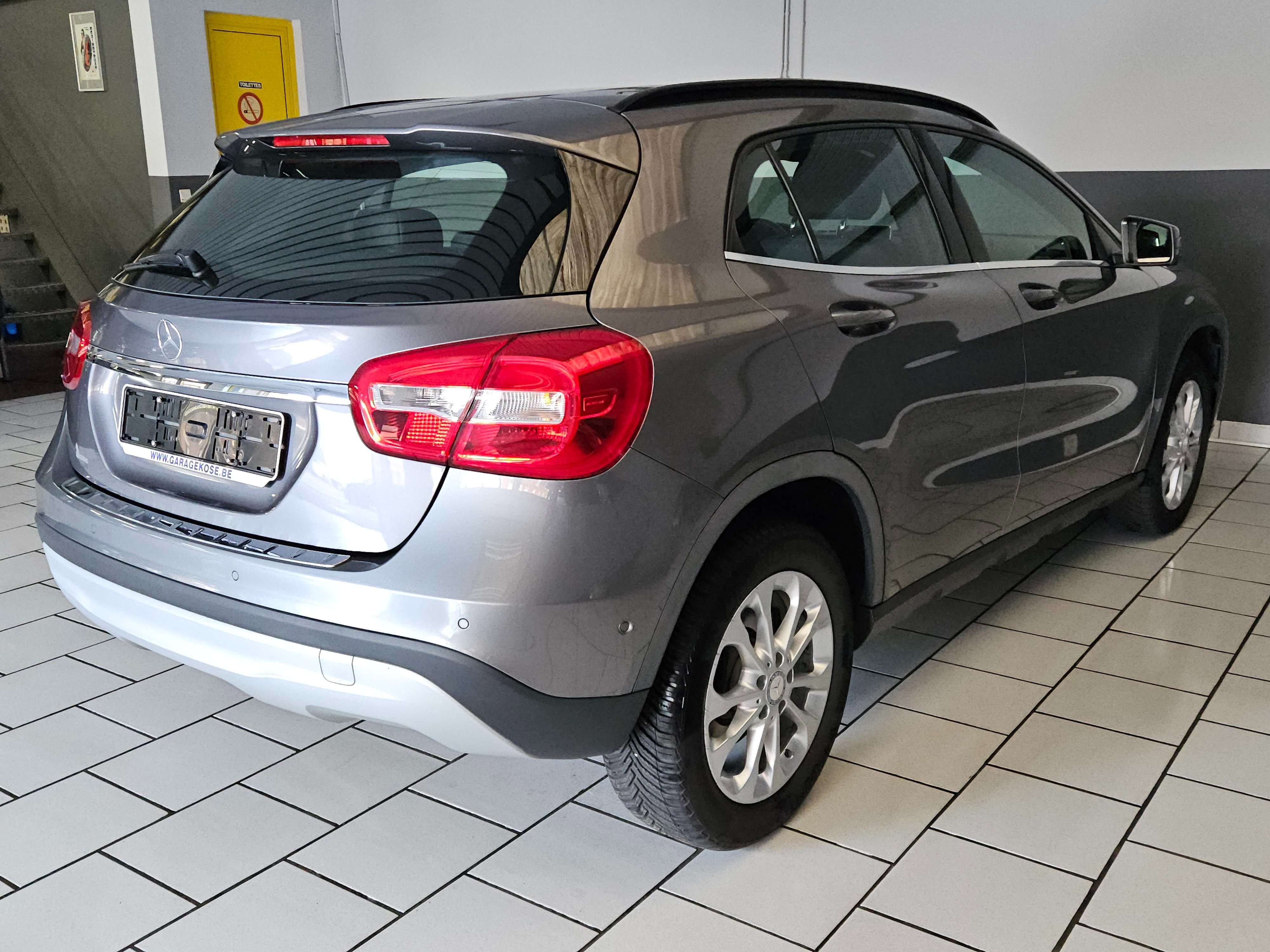 Mercedes-Benz GLA 180 AUTOMATIQUE//CUIR//NAVIGATION//GARANTIE//CAR-PASS