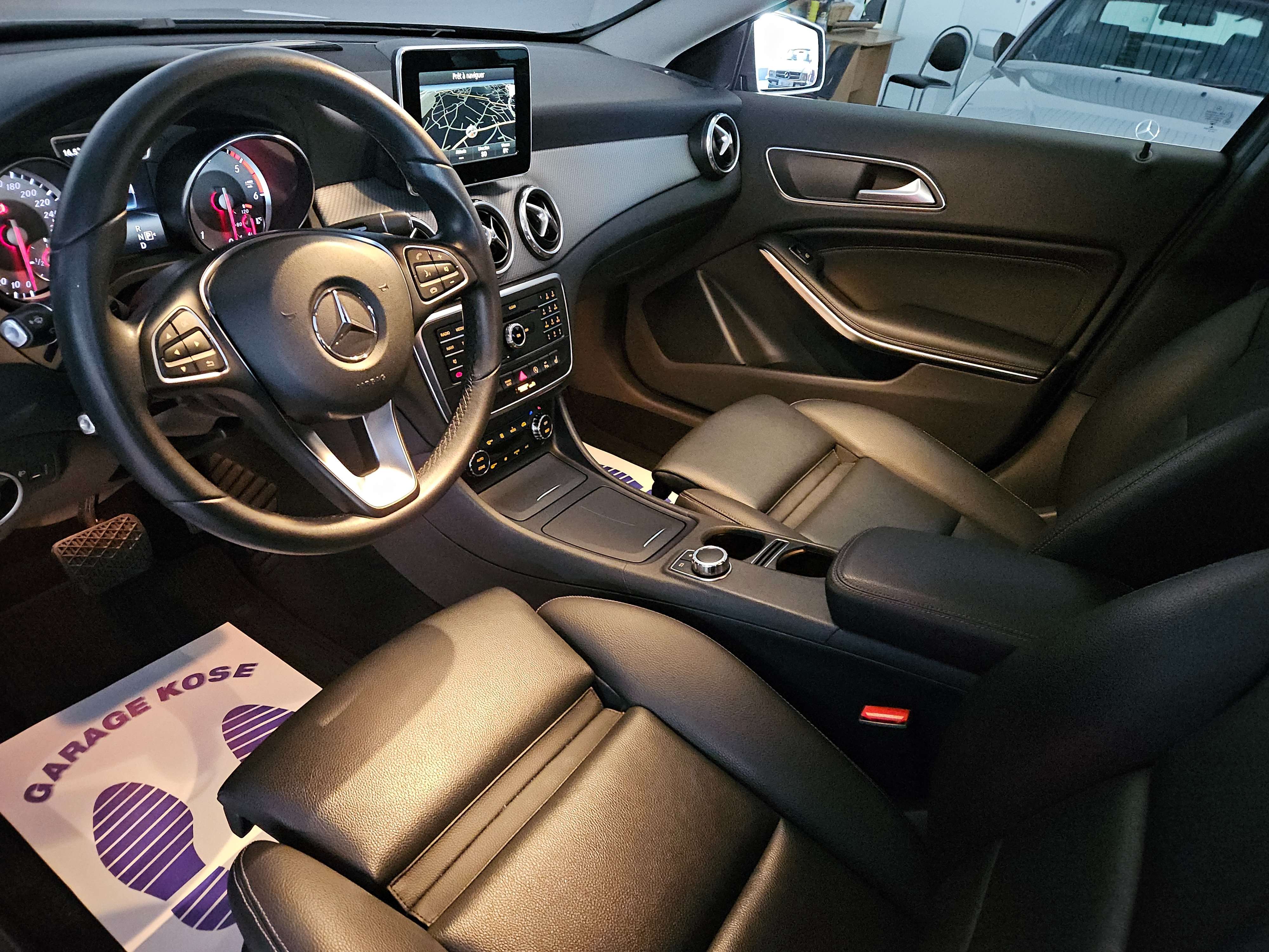 Mercedes-Benz GLA 180 AUTOMATIQUE//CUIR//NAVIGATION//GARANTIE//CAR-PASS