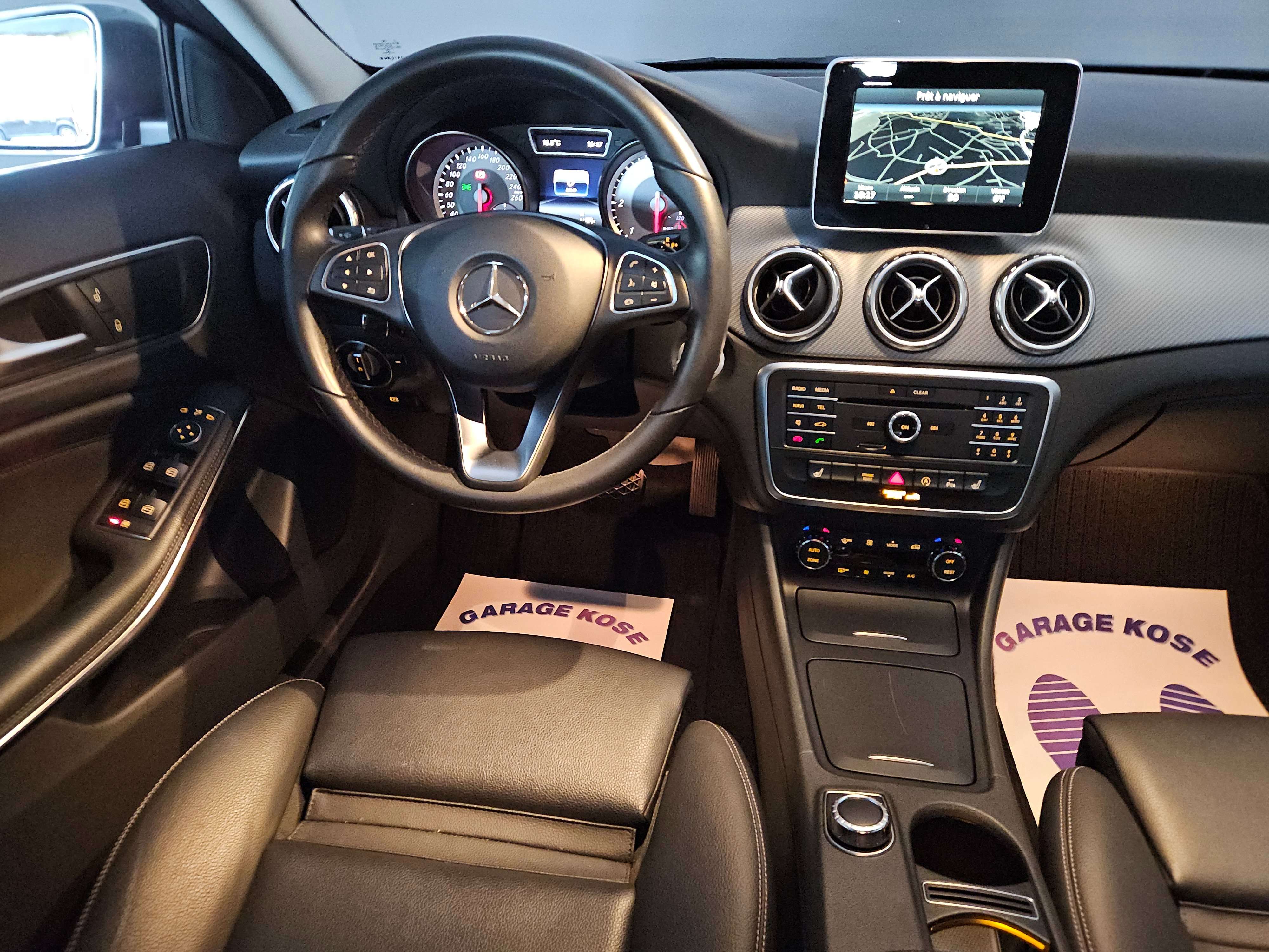 Mercedes-Benz GLA 180 AUTOMATIQUE//CUIR//NAVIGATION//GARANTIE//CAR-PASS