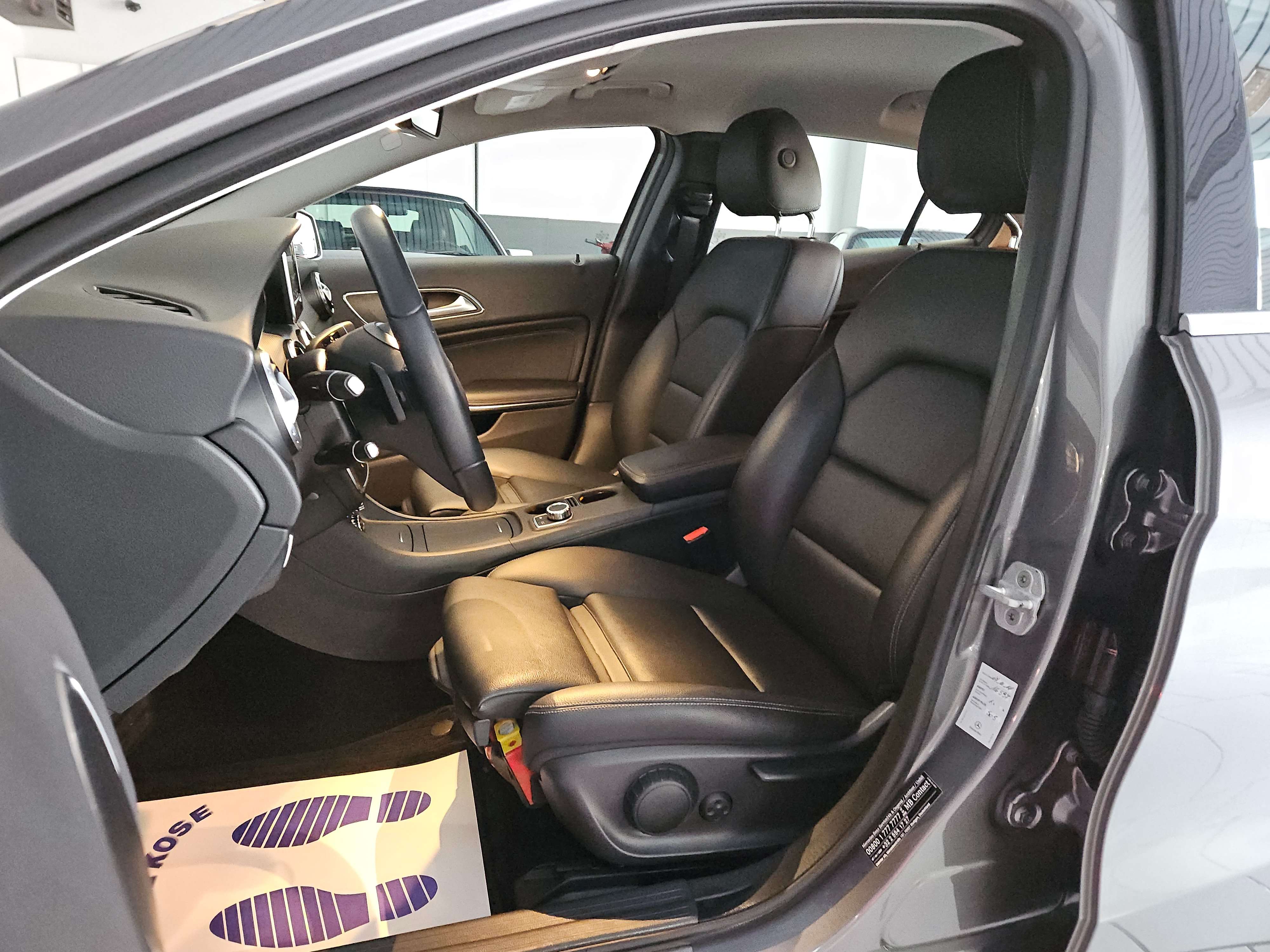 Mercedes-Benz GLA 180 AUTOMATIQUE//CUIR//NAVIGATION//GARANTIE//CAR-PASS