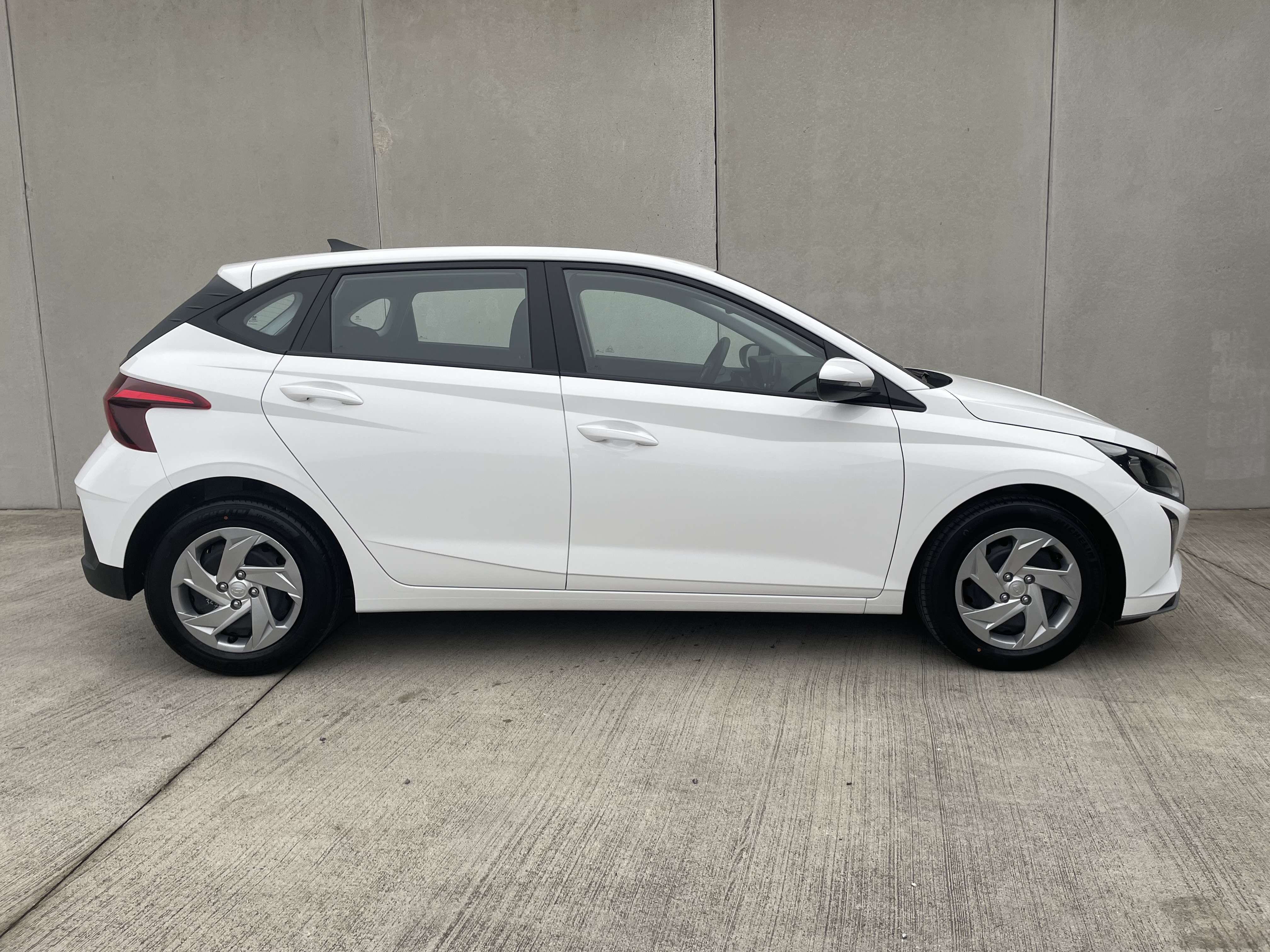 Hyundai i20 1.2i 84CH/NAVIGATION/CAMERA/CLIM/CRUISE/NEUF!!