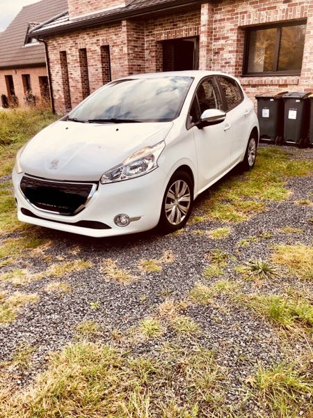 Peugeot 208 1.4 HDI FAP 68 ALLURE 5P